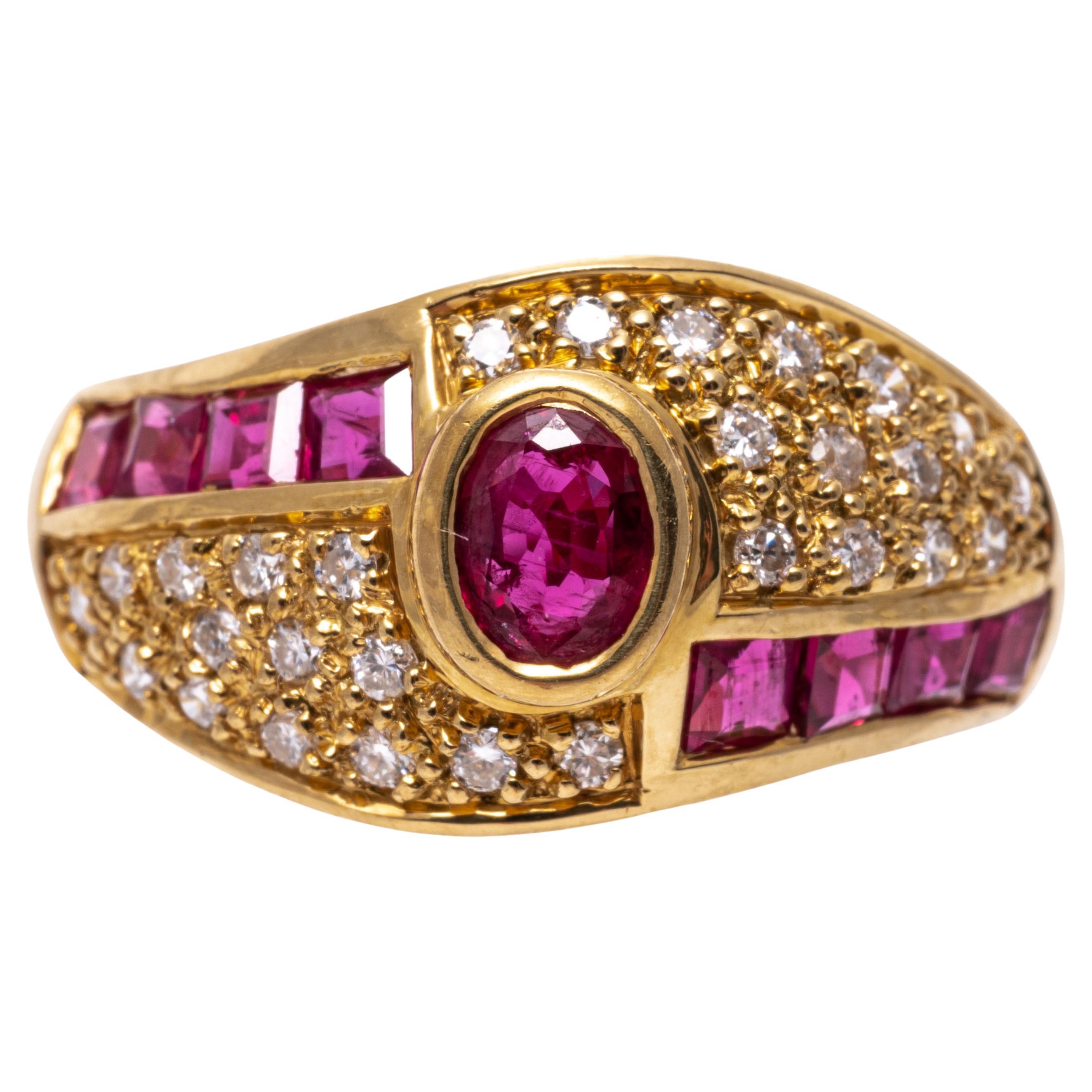 Bague à dôme en or jaune 18k avec pavé de diamants et rubis carrés