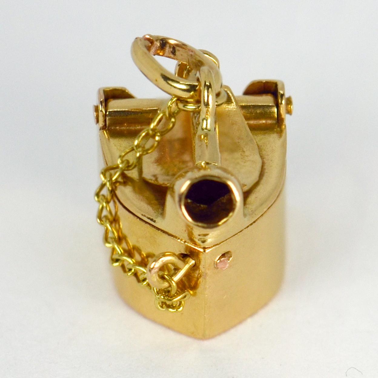 An 18 karat (18K) yellow gold charm pendant designed as an old fashioned steam iron. Unmarked but tested for 18 karat gold. 

Dimensions: 1.45 x 1 x 1.2 cm
Weight: 3.08 grams
