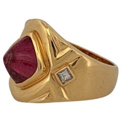 Bague en or jaune 18K Omar Torres Tourmaline rose cabochon et diamant