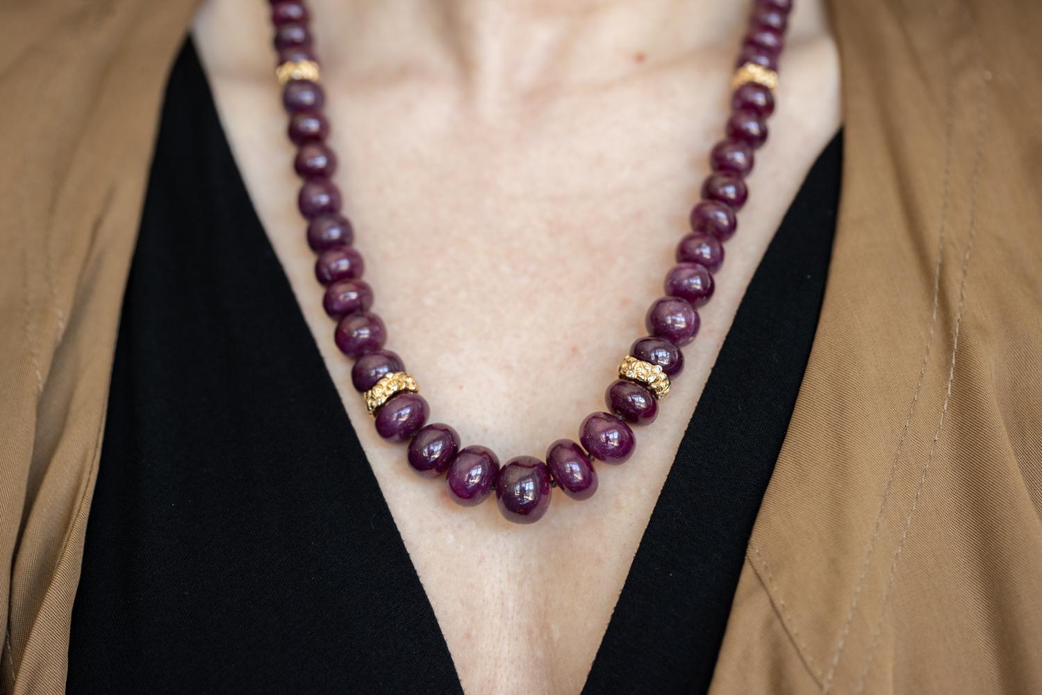 Moderno Collana di rubini in oro giallo 18 carati 