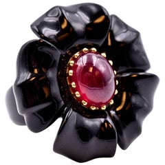 18 Karat Yellow Gold Onyx and Lab Created Ruby Cabochon Flower Ring