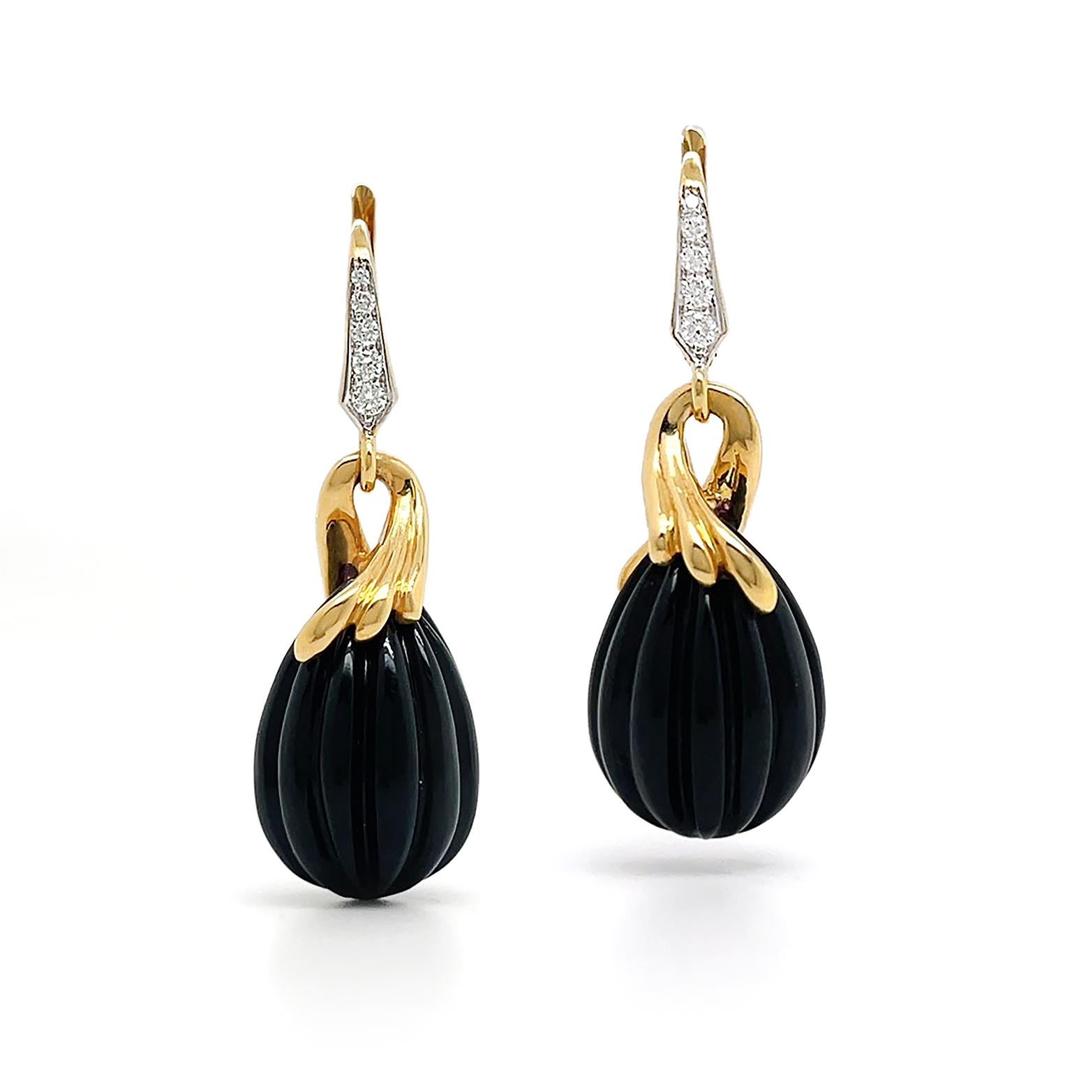 18K Yellow Gold Onyx Carved Drop Earrings with Diamond Accents In New Condition For Sale In New York, NY