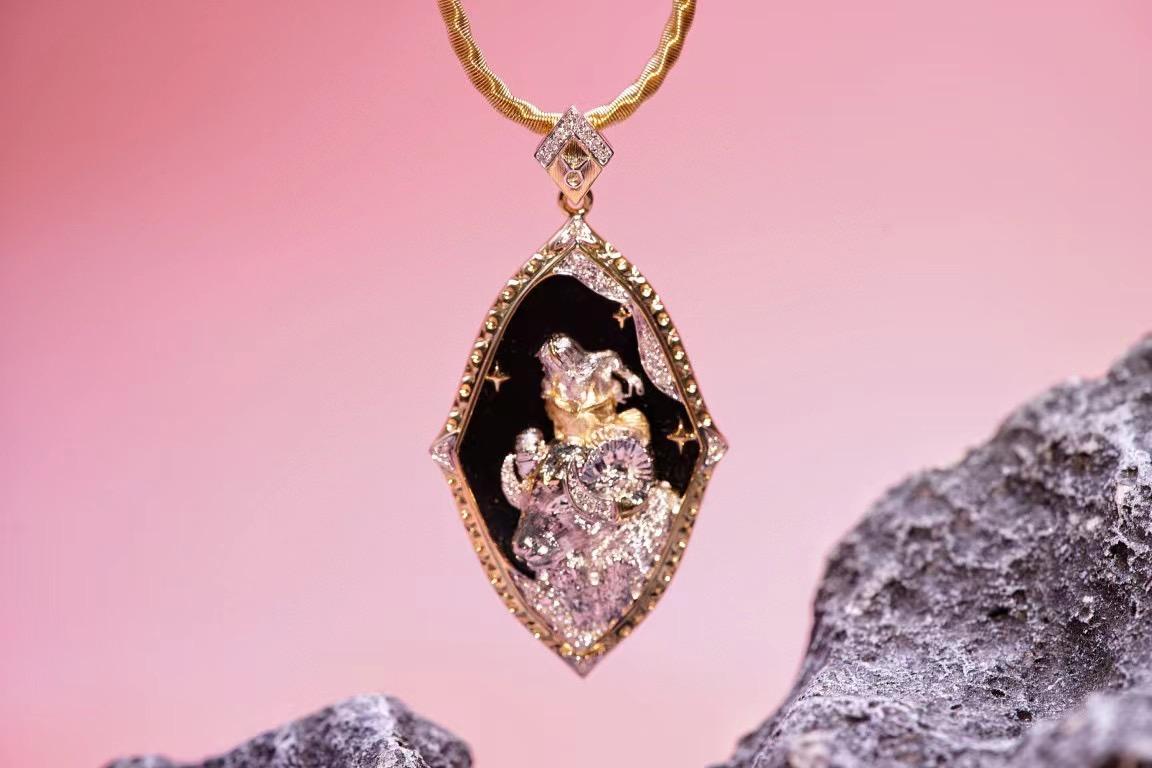 Ciondolo Totem Aris in oro giallo 18K con onice e diamanti

Diamanti Nature - 0,20 CT
Onice nero

Peso totale - 6,72 GM