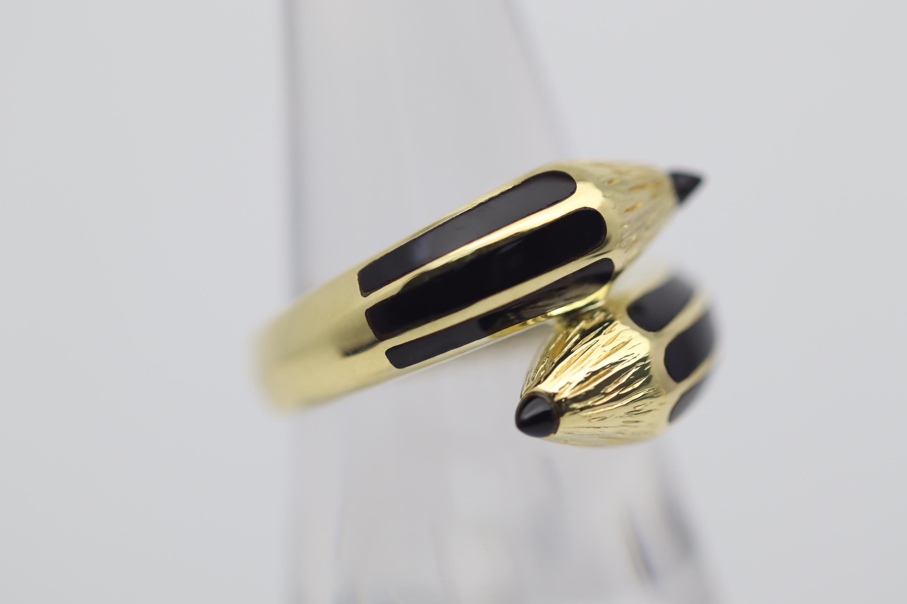 Mixed Cut 18k Yellow Gold Onyx Enamel Crossover Pencil Ring For Sale