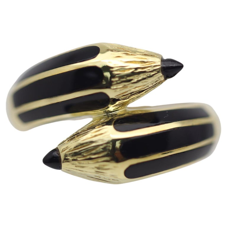 18k Yellow Gold Onyx Enamel Crossover Pencil Ring For Sale at 1stDibs
