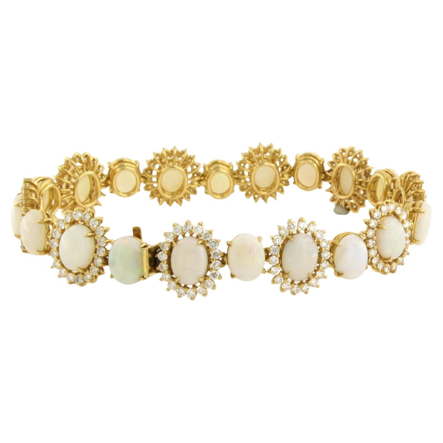 18k Yellow Gold Opal and Diamond Bracelet, 5.00ct, 20.5cm Long For Sale