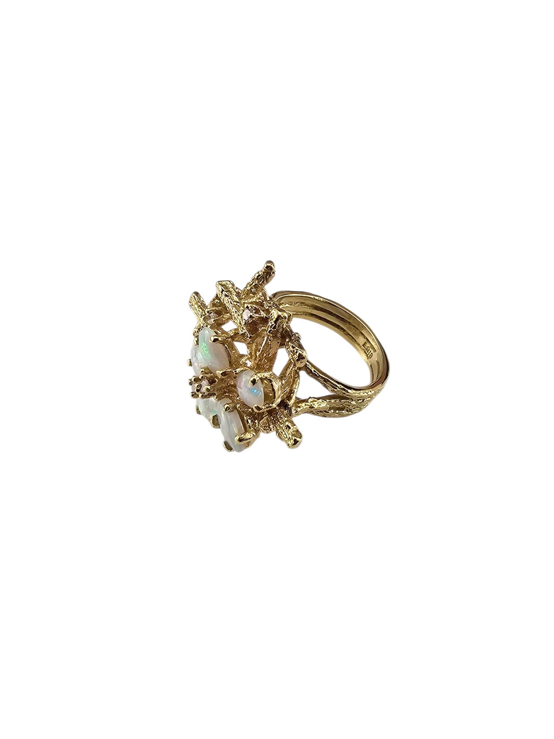 Taille simple Bague en or jaune 18K avec opale et diamant Taille 5.5 #23551 en vente