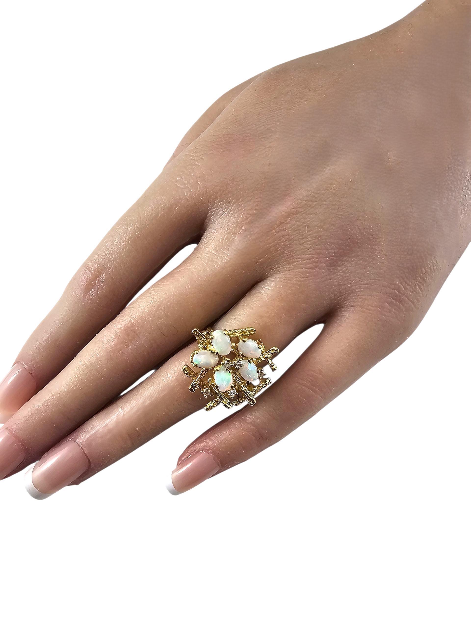 Bague en or jaune 18K avec opale et diamant Taille 5.5 #23551 en vente 1