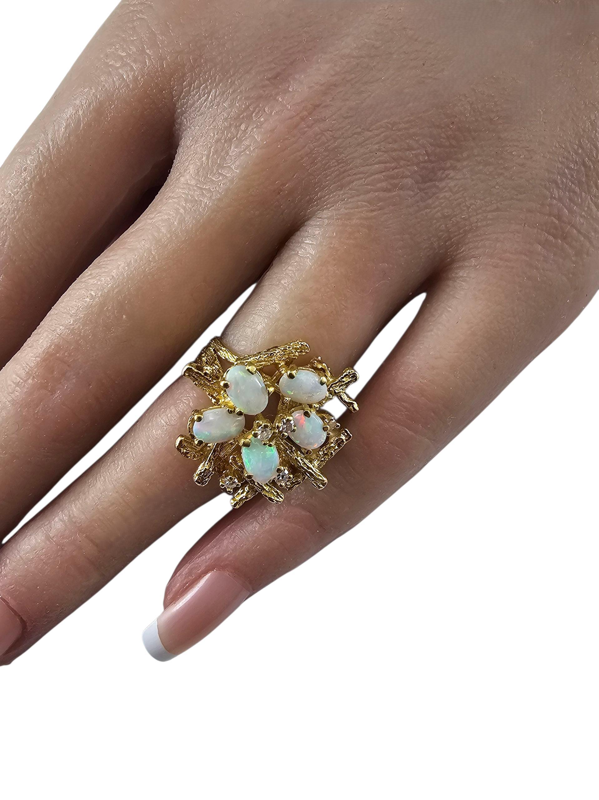 Bague en or jaune 18K avec opale et diamant Taille 5.5 #23551 en vente 2