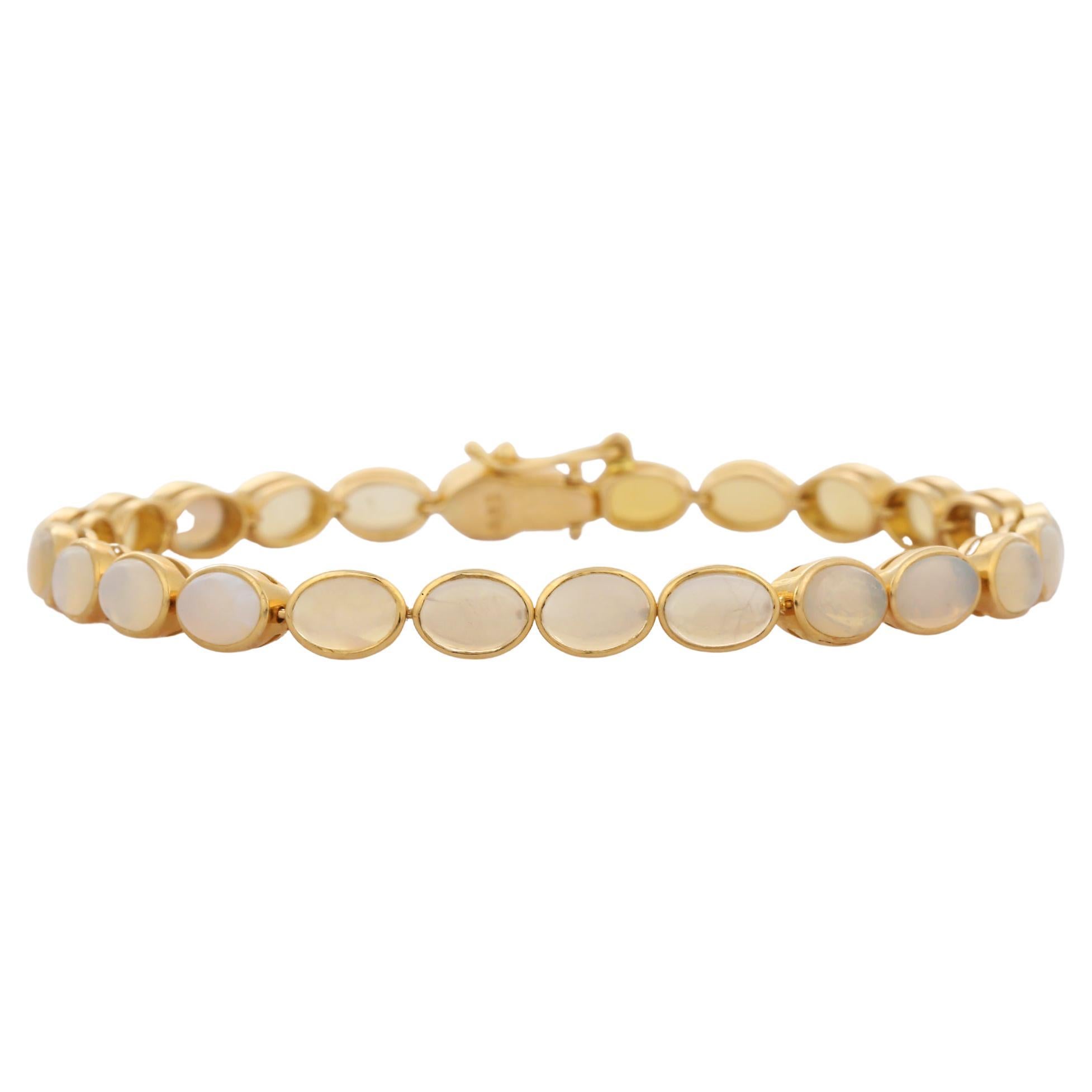 Bracelet tennis en or jaune 18 carats avec pierre de lune taille ovale En  vente sur 1stDibs