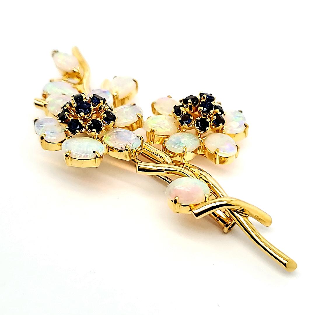 Contemporary 18k Yellow Gold Opal Brooch with 1.59 cts Sapphires For Sale