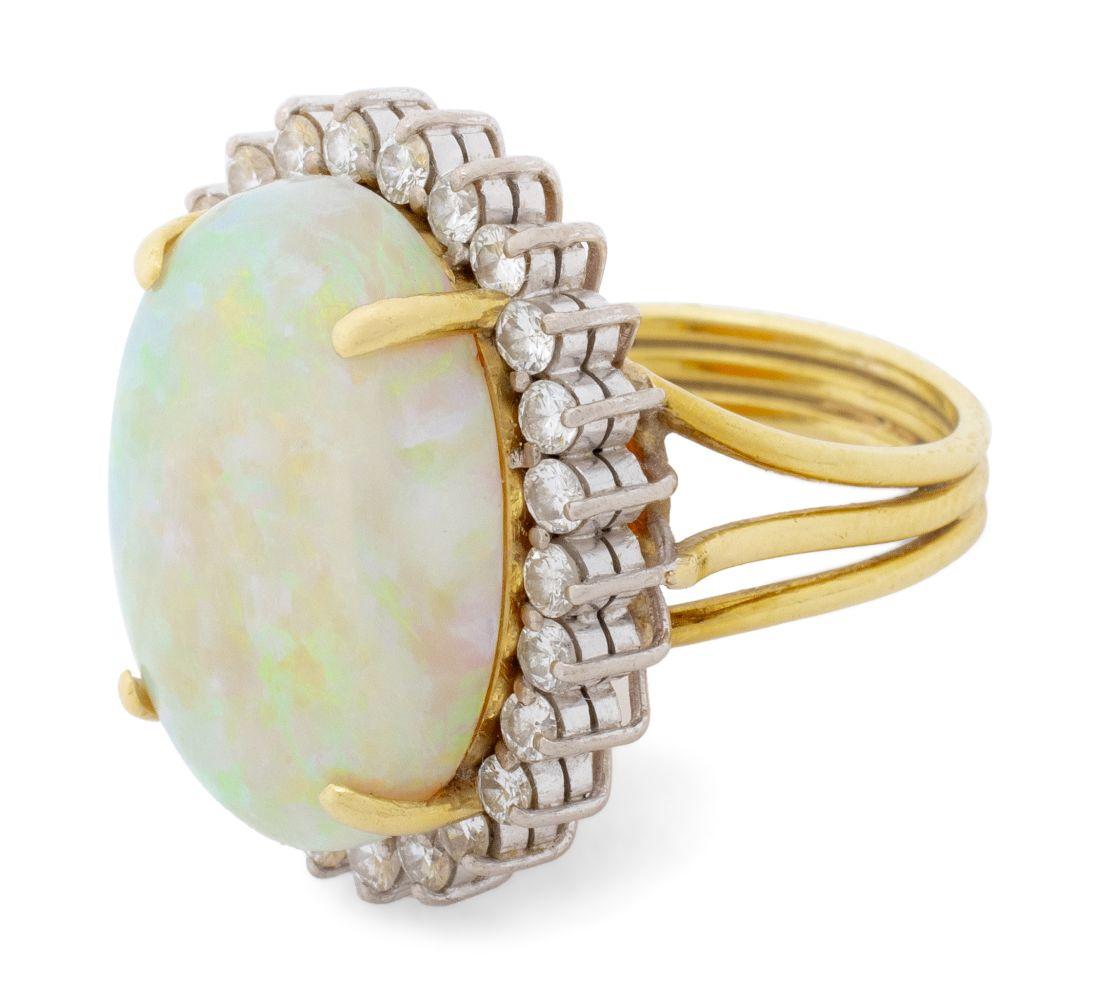 Anello con diamante e opale in oro giallo 18 carati In condizioni buone in vendita a Queens, NY