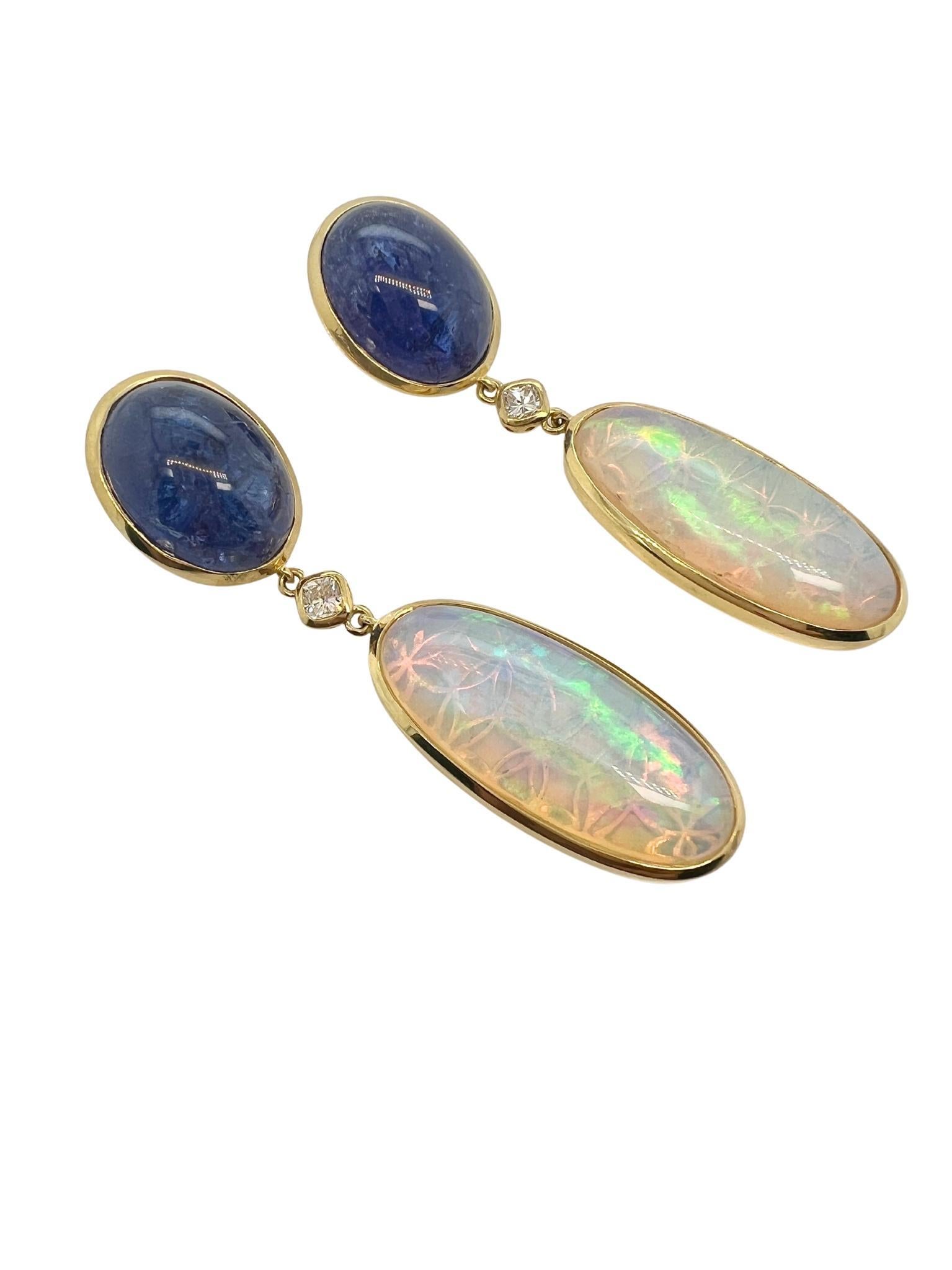 Cabochon Orecchini pendenti a tre parti in oro giallo 18k con opale e tanzanite e diamanti in vendita