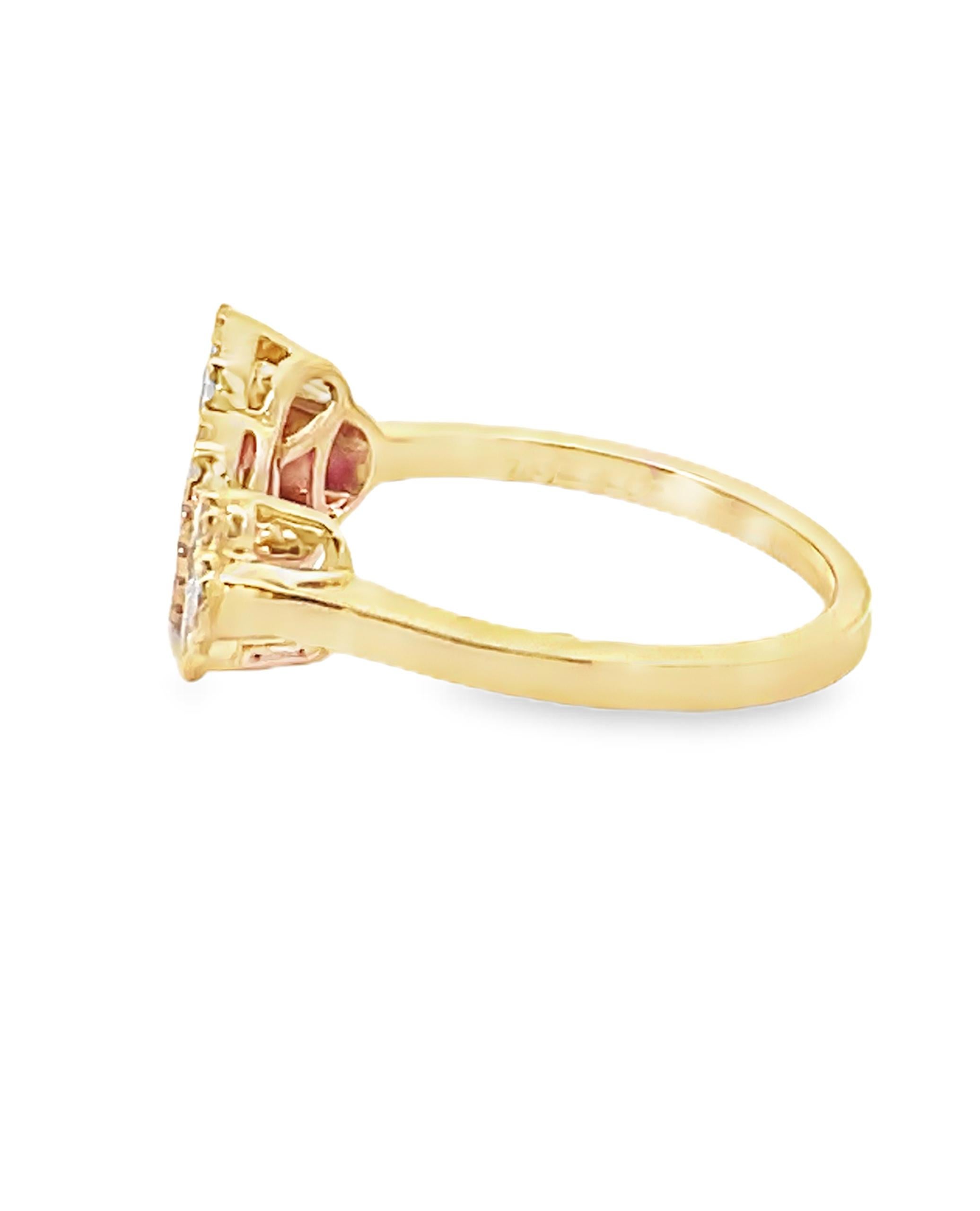 Contemporain Bague bypass ouverte en or jaune 18 carats avec rubis et diamants en vente