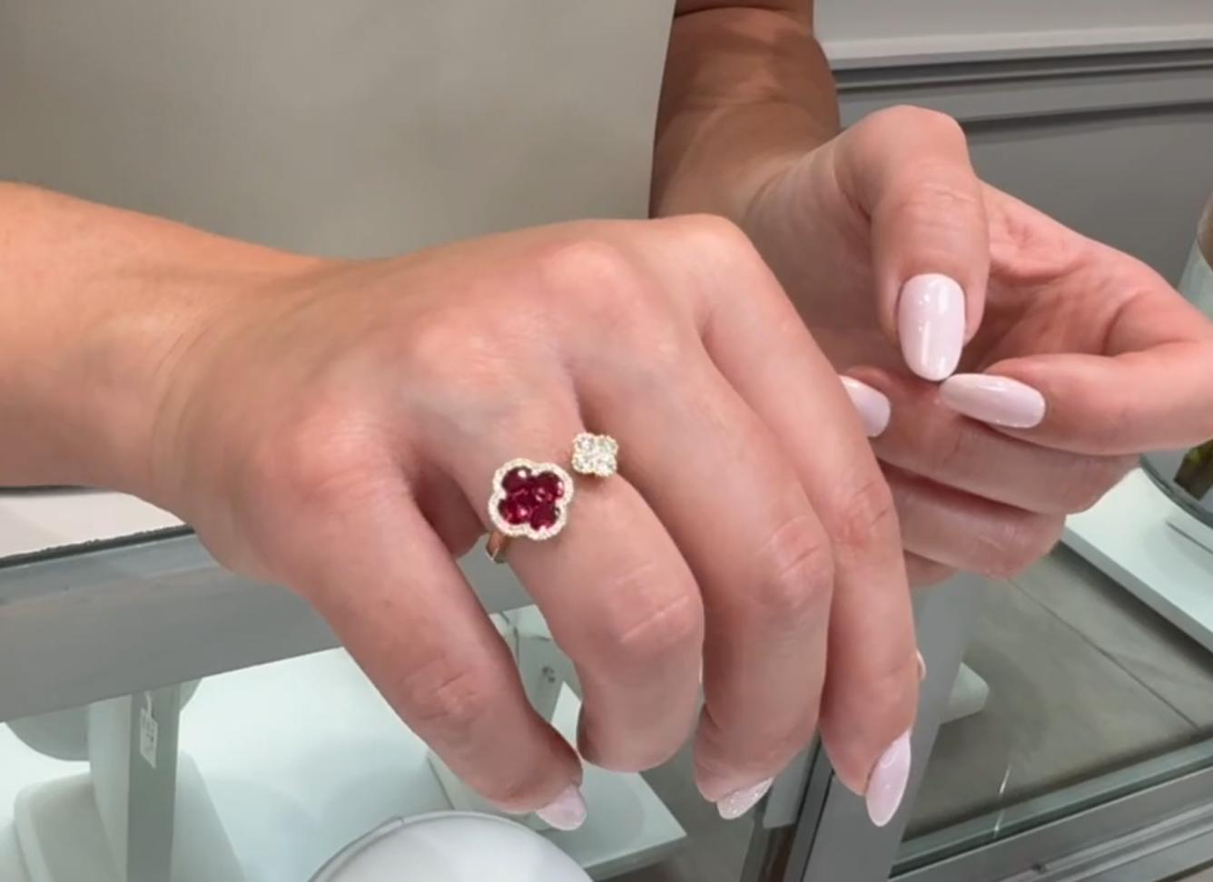 18K Yellow Gold Open Bypass Quatrefoil Ring with Ruby & Diamond For Sale 3
