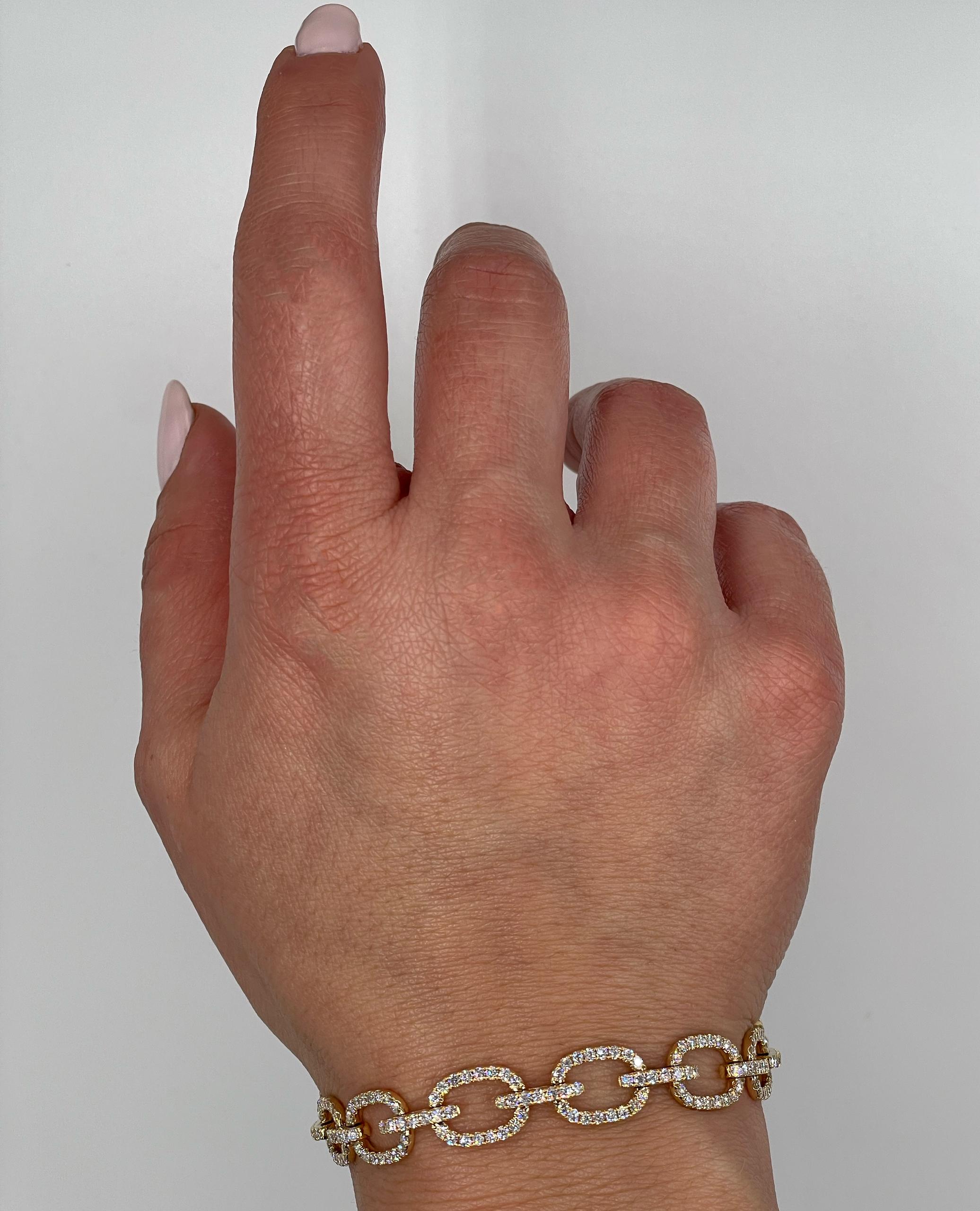 18K Yellow Gold Open Link Diamond Bracelet In New Condition For Sale In Old Tappan, NJ