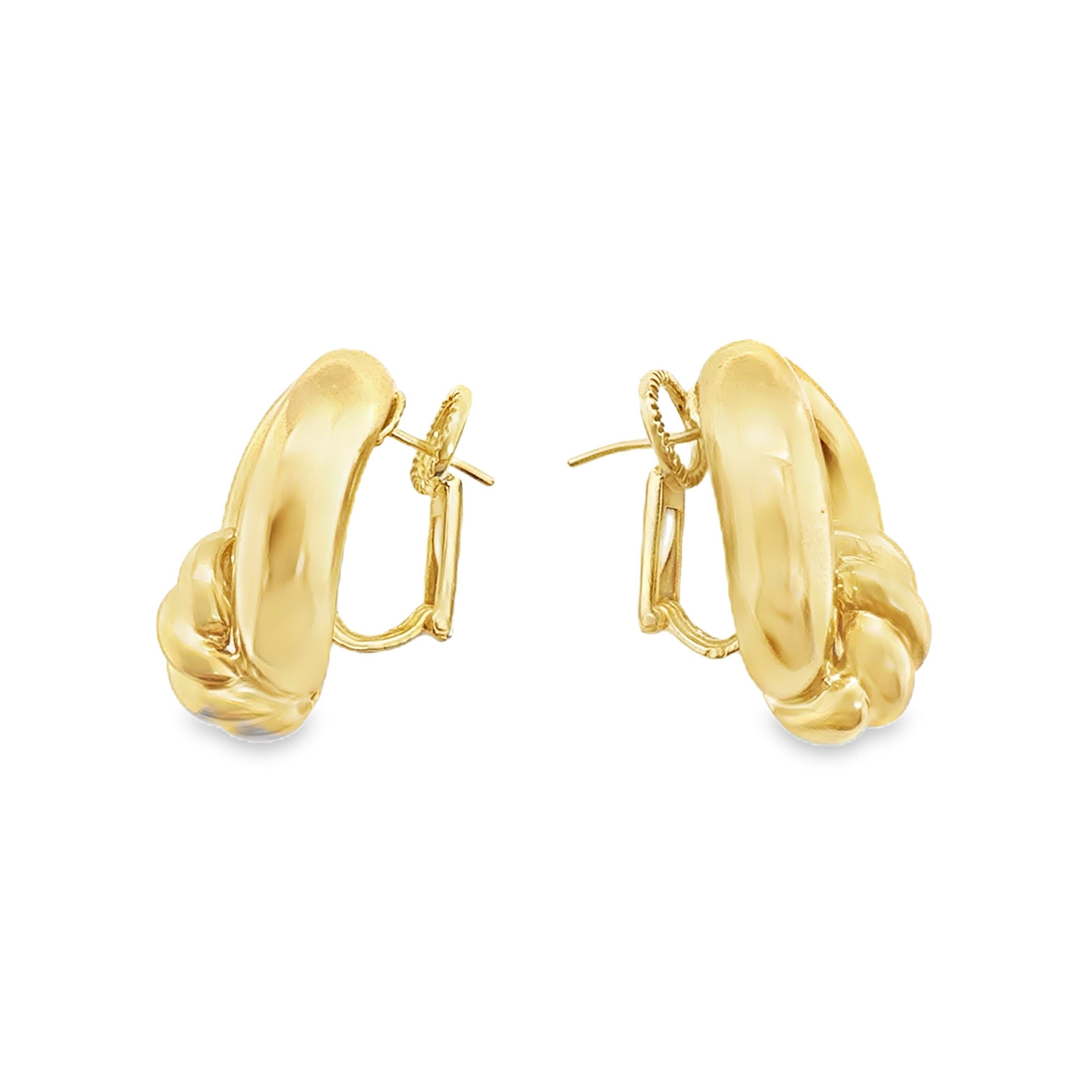 This sophisticated pair of 18K yellow gold earrings combines a high-polish finish with a beautifully crafted twisted rope accent, creating an open oval design that exudes the bold elegance of the 1970s. Measuring 1.25 inches in length, these