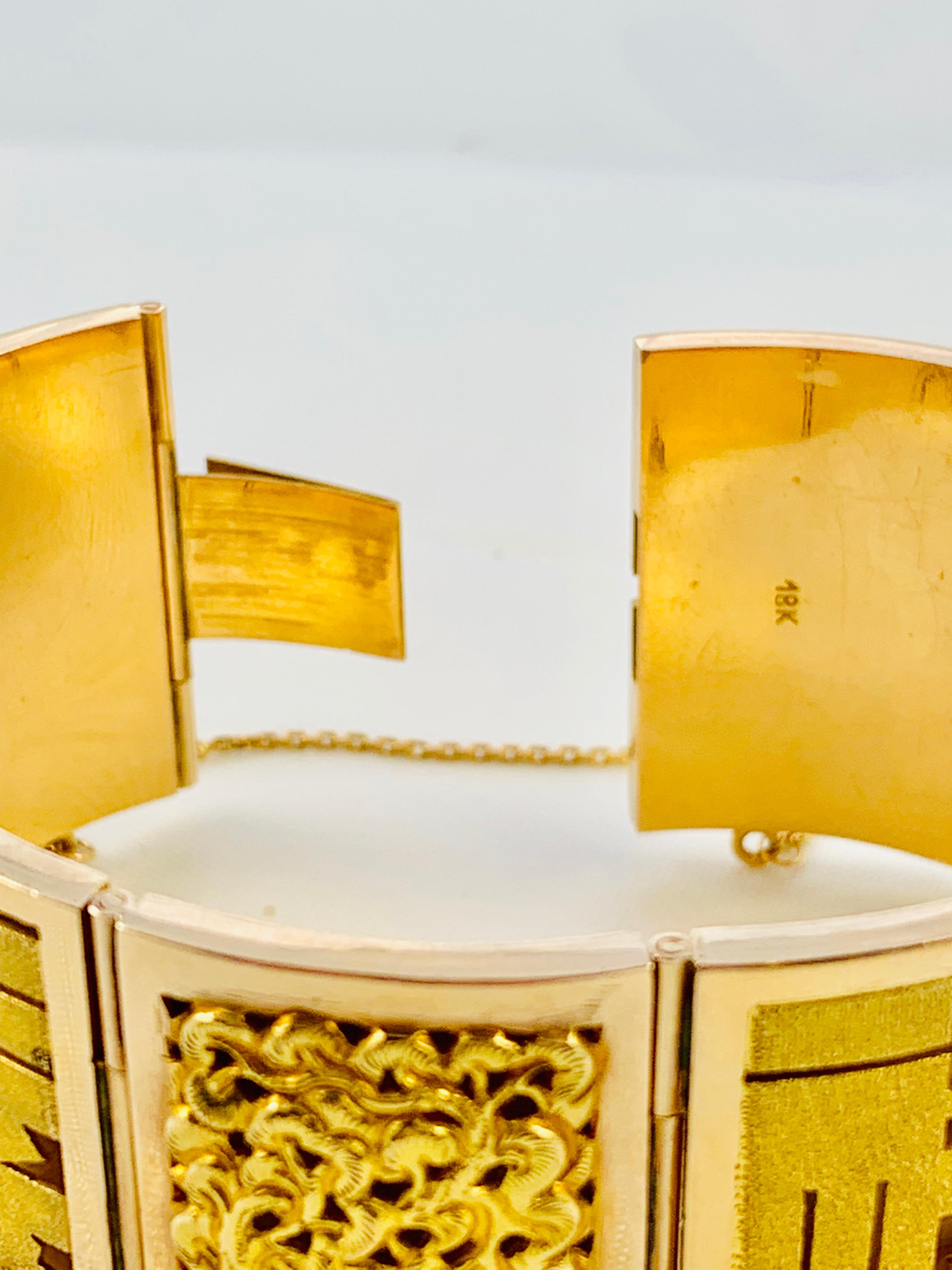 18 Karat Yellow Gold Oriental Design 8 Section, Plaque Bracelet 7