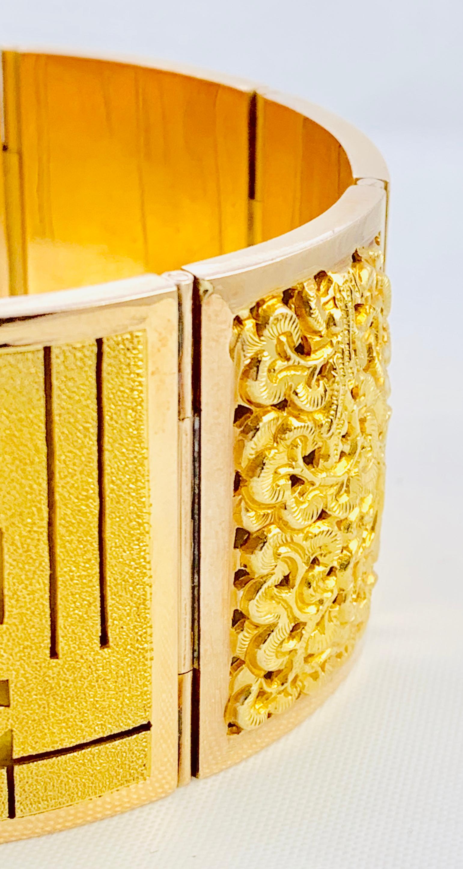 18 Karat Yellow Gold Oriental Design 8 Section, Plaque Bracelet In Excellent Condition In Birmingham, AL