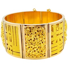 Vintage 18 Karat Yellow Gold Oriental Design 8 Section, Plaque Bracelet
