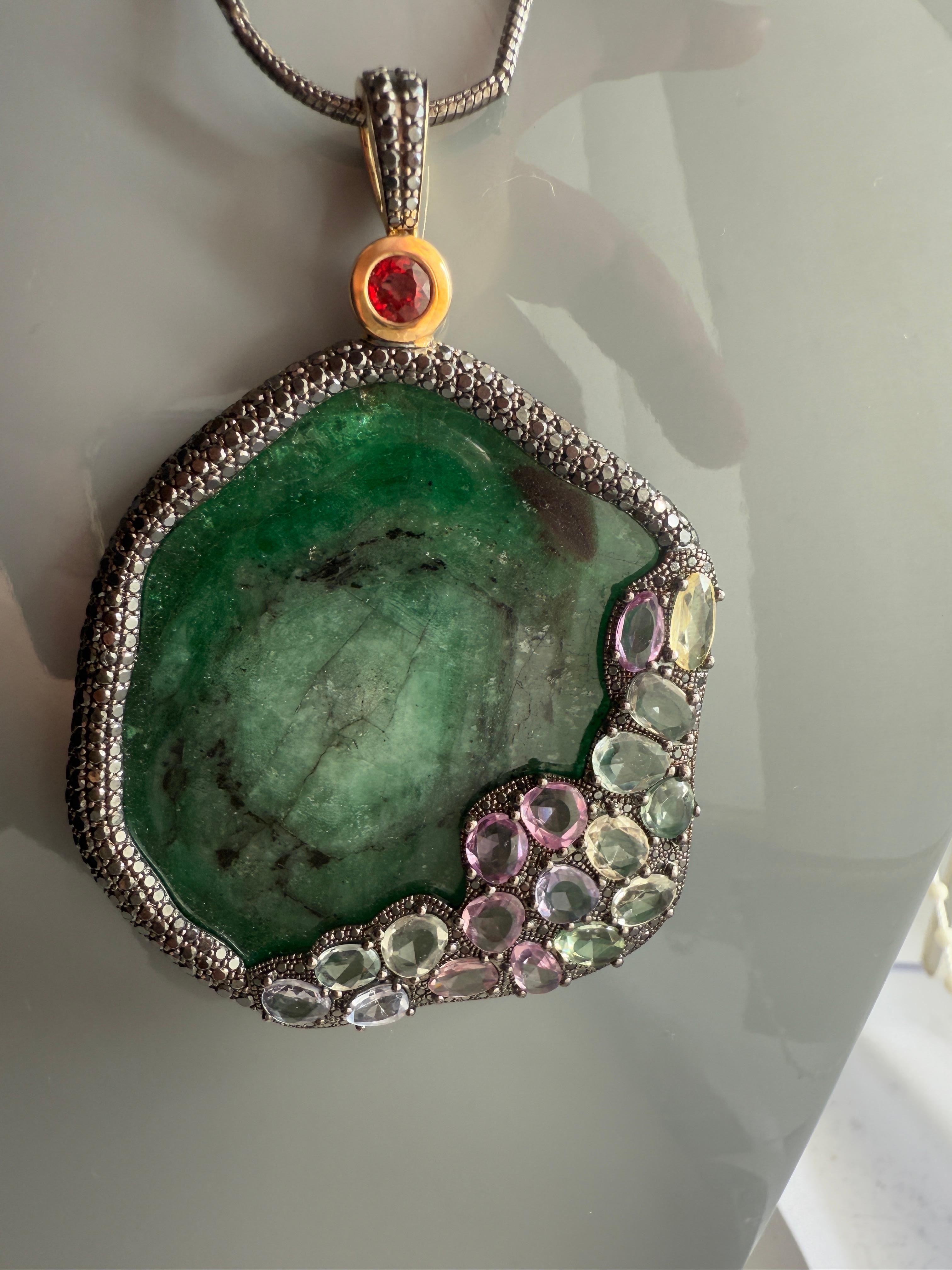 18K Yellow Gold Original Sin Pendant with Emeralds, Diamonds and Sapphires For Sale 7