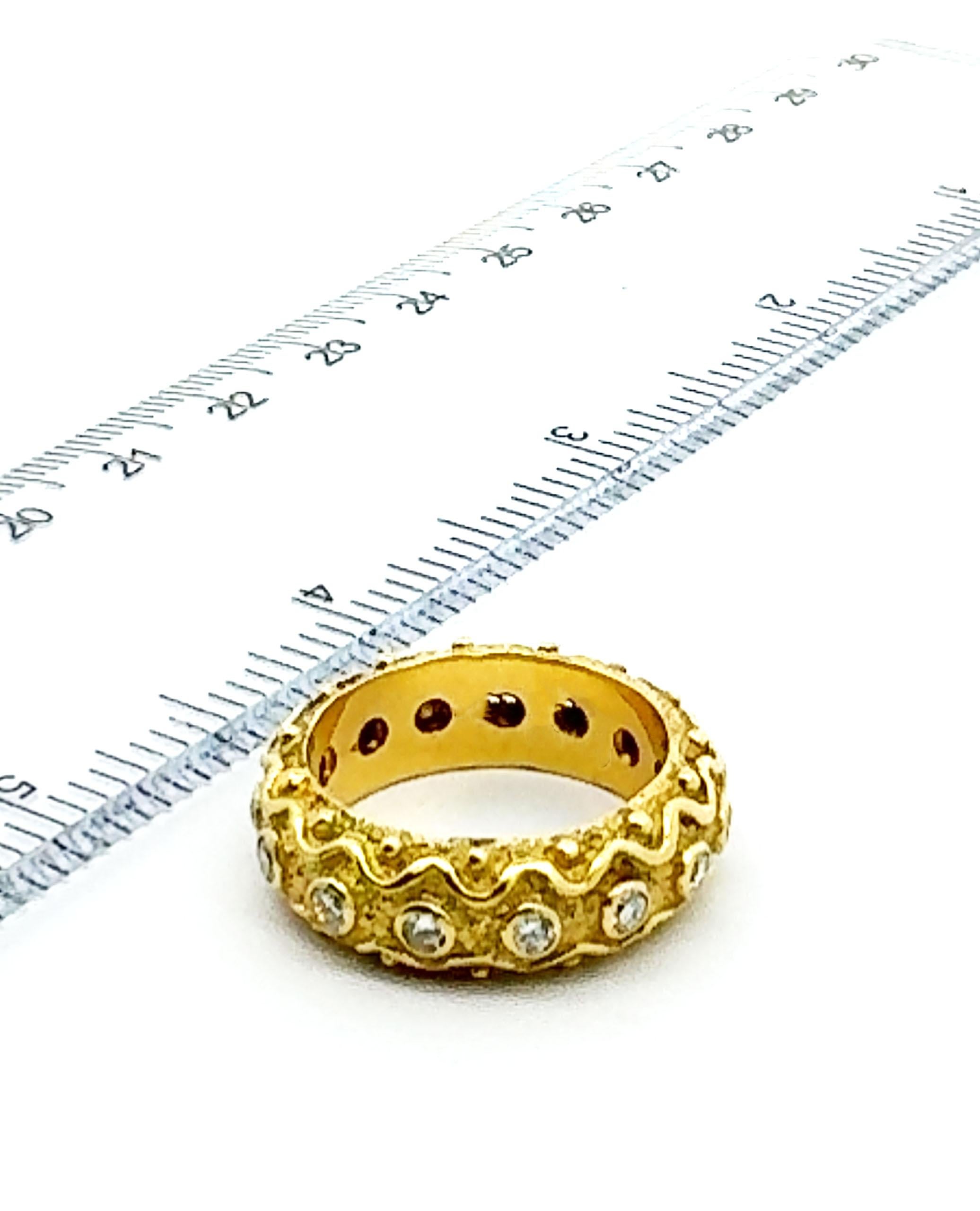 Contemporain Bracelet en or jaune 18K orné de diamants en taille 7 en vente
