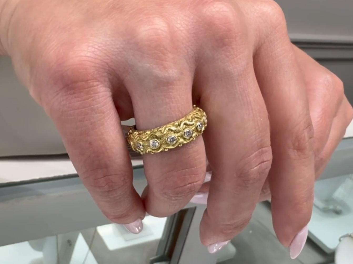 Ornate Band Ring with Round Diamonds Evenly Spaced in 18K Yellow Gold, Size 7 For Sale 2