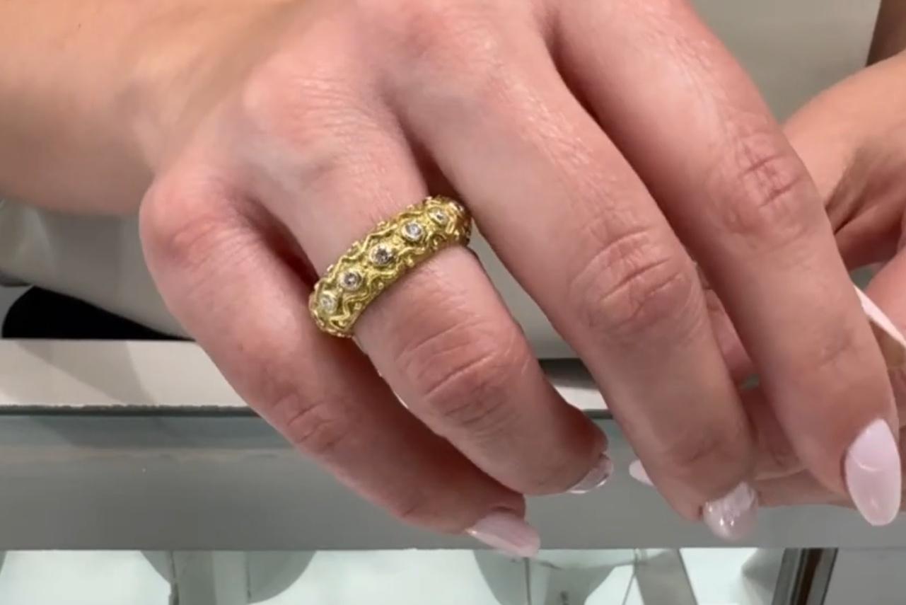 Ornate Band Ring with Round Diamonds Evenly Spaced in 18K Yellow Gold, Size 7 In New Condition For Sale In Old Tappan, NJ