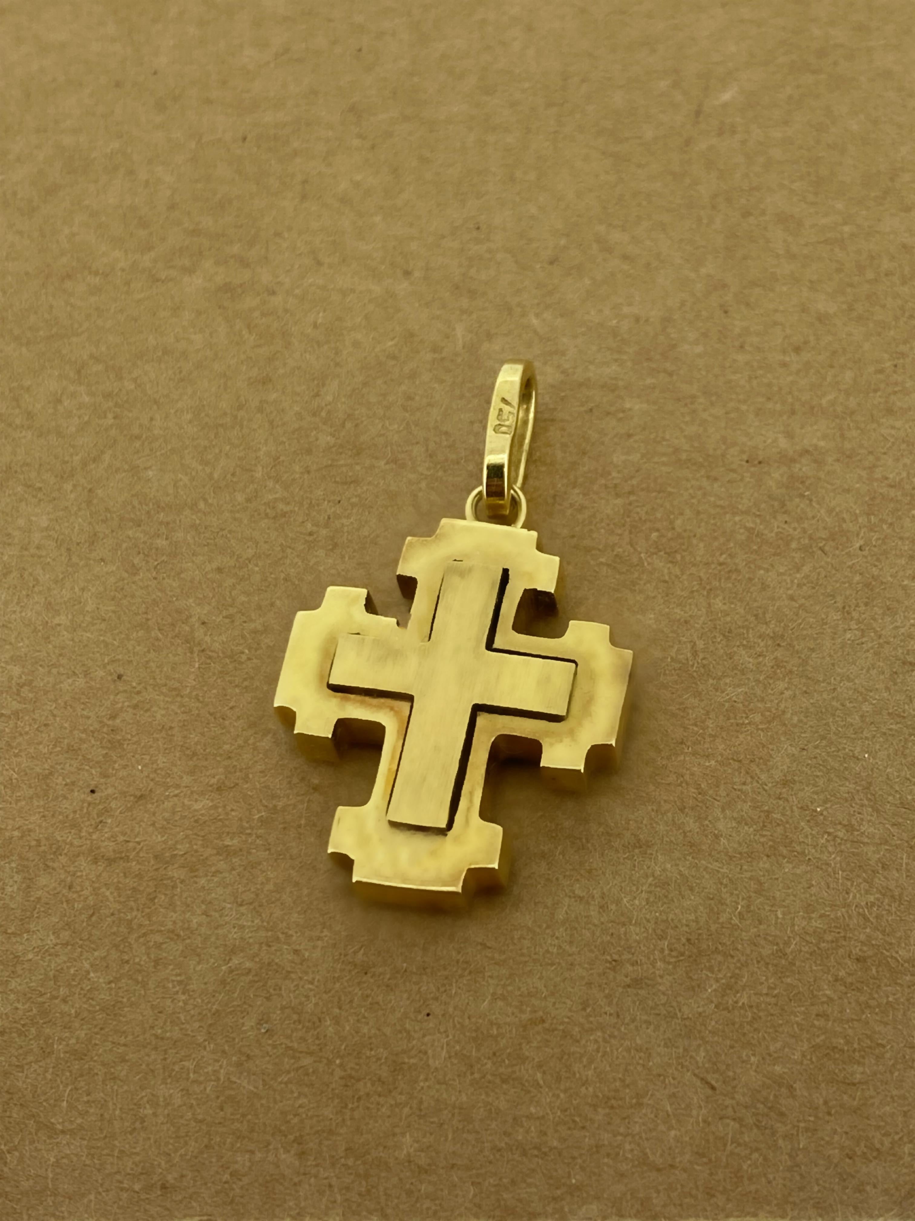The pendant's design features a traditional Orthodox cross shape, 
making it a meaningful and symbolic accessory. 

Meticulously crafted in 18K yellow gold, 
beautifully detailed throughout 
this Orthodox cross/crucifix pendant is a vintage piece