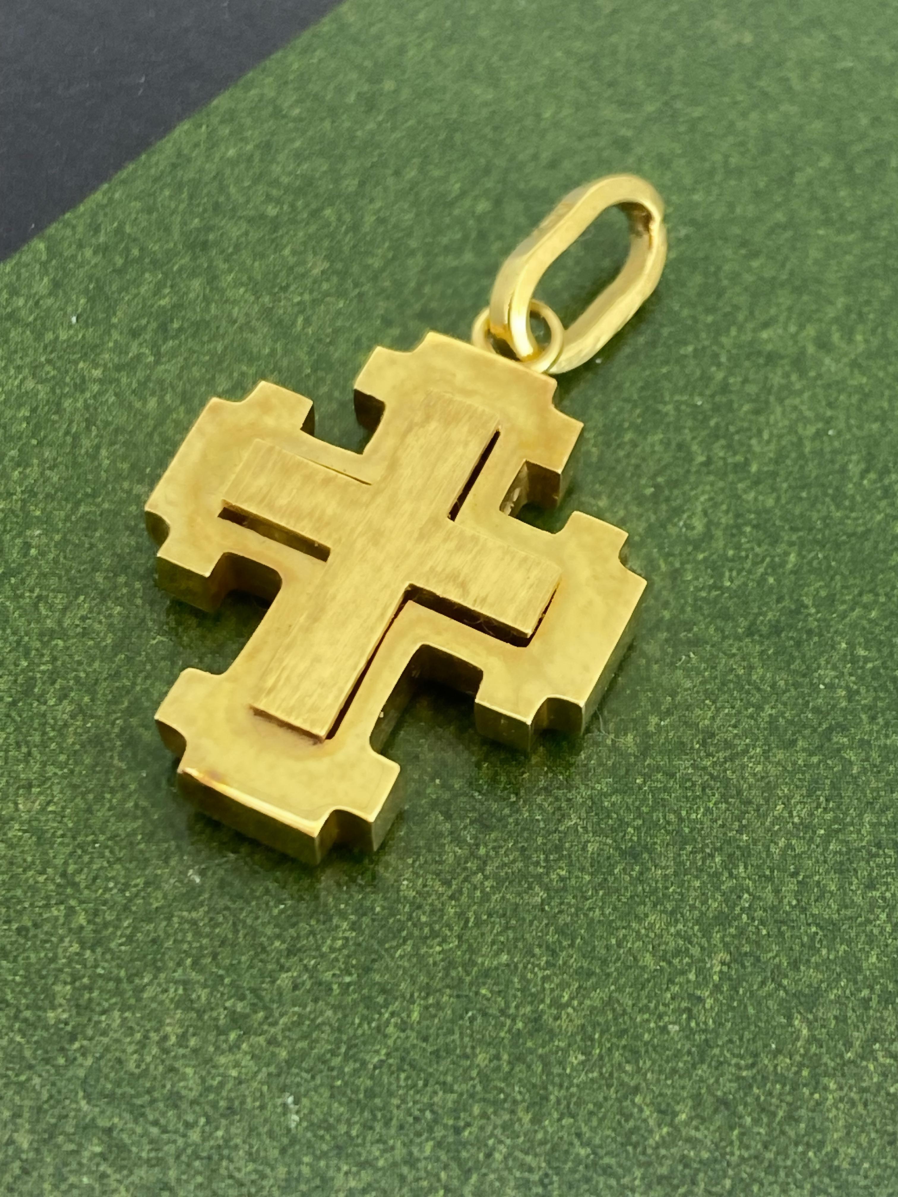 Retro 18K Yellow Gold Orthodox Cross / Crucifix Pendant, Europe c1970's. For Sale