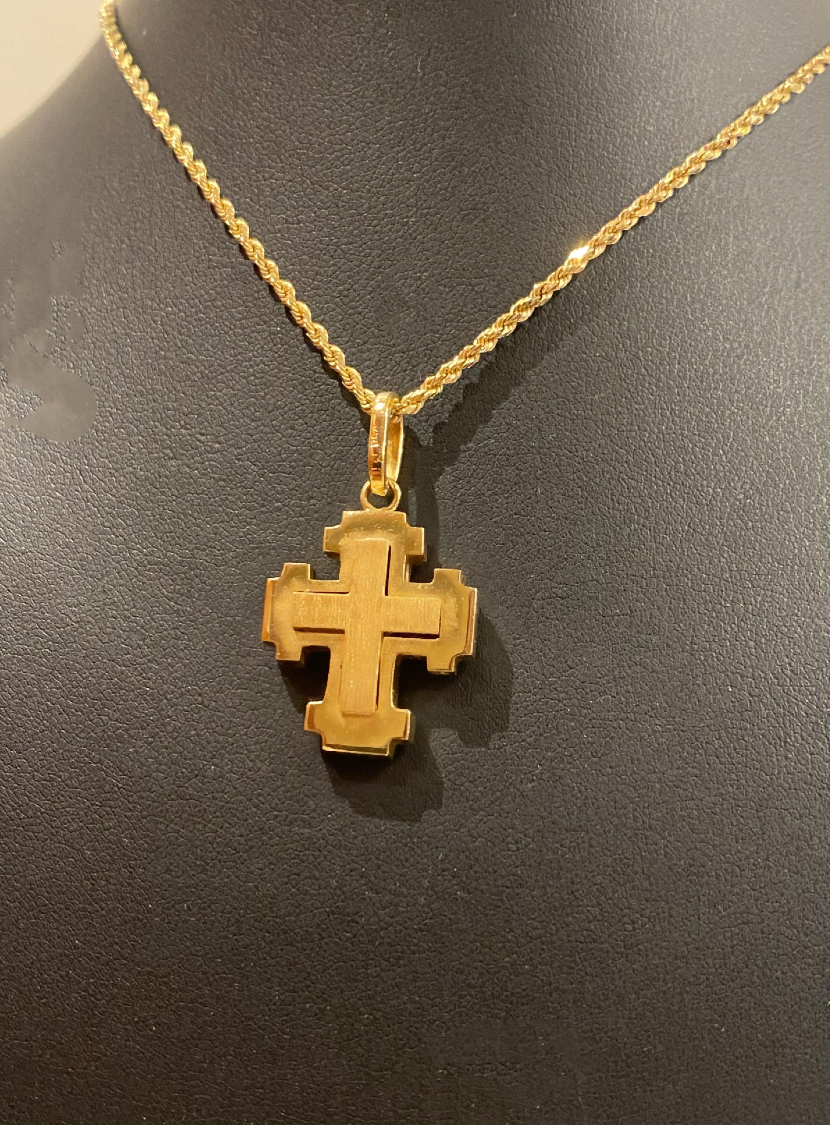 Women's or Men's 18K Yellow Gold Orthodox Cross / Crucifix Pendant, Europe c1970's. For Sale