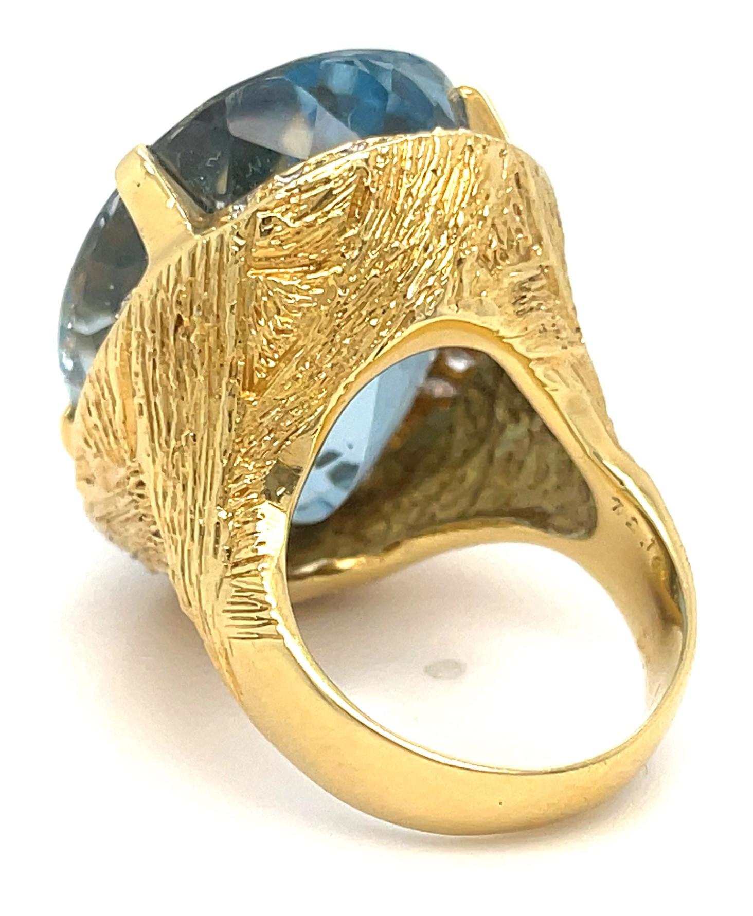 18k Yellow Gold Oval 72.19 ct Aquamarine Ring with Appx 1 ct Diamond Size 7.75 For Sale 4