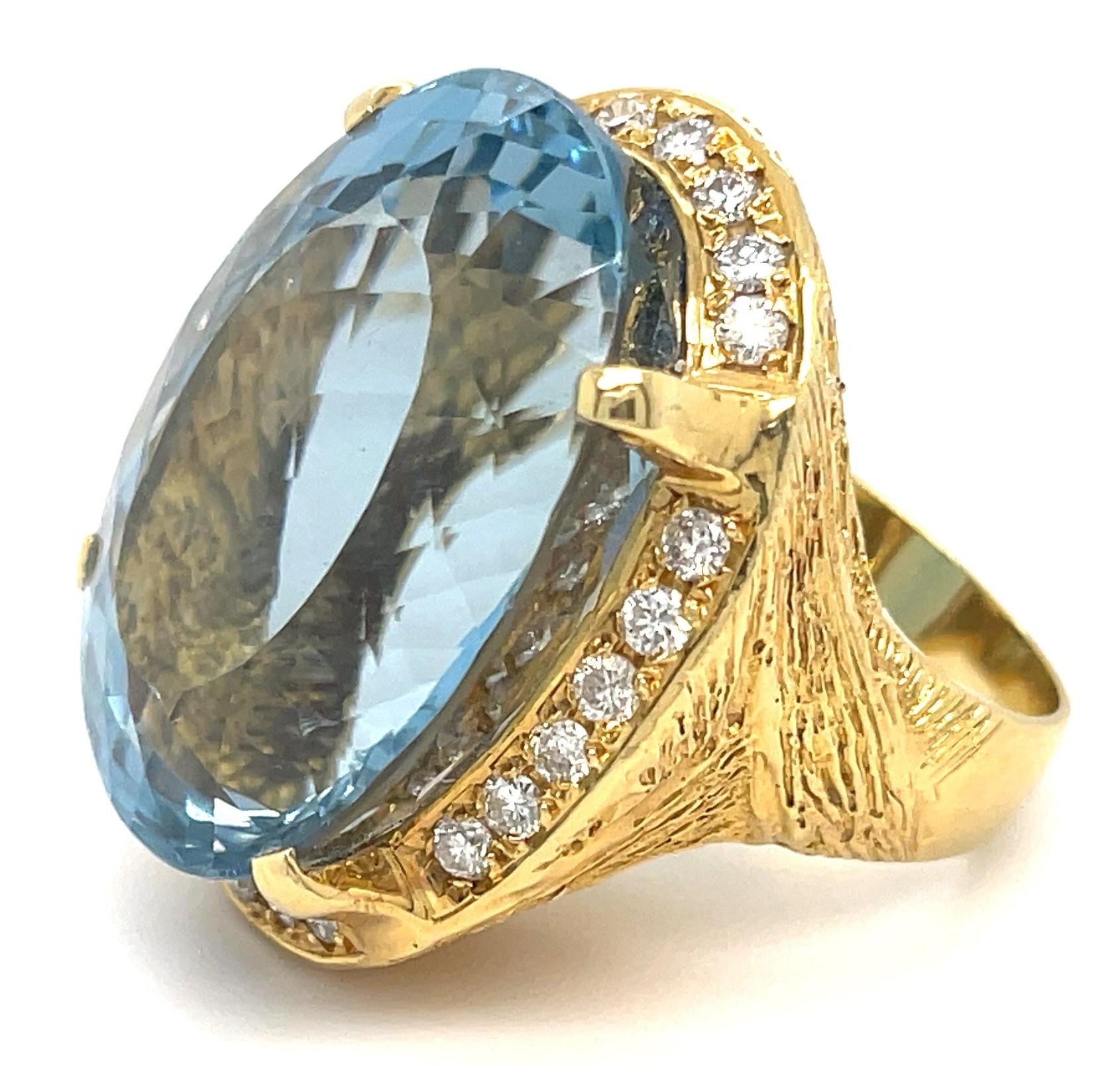 18k Yellow Gold Oval 72.19 ct Aquamarine Ring with Appx 1 ct Diamond Size 7.75 For Sale 5