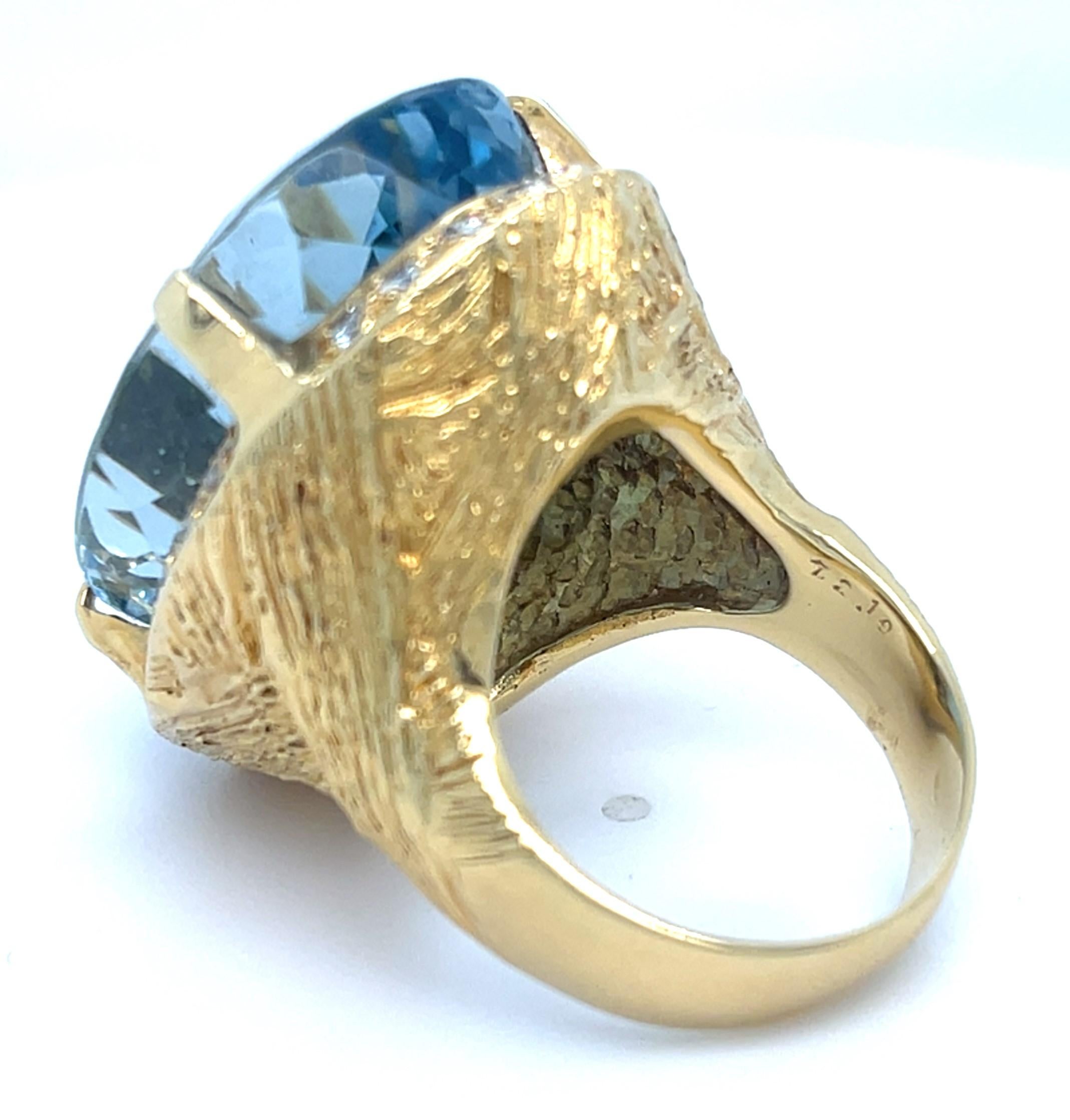 Oval Cut 18k Yellow Gold Oval 72.19 ct Aquamarine Ring with Appx 1 ct Diamond Size 7.75 For Sale