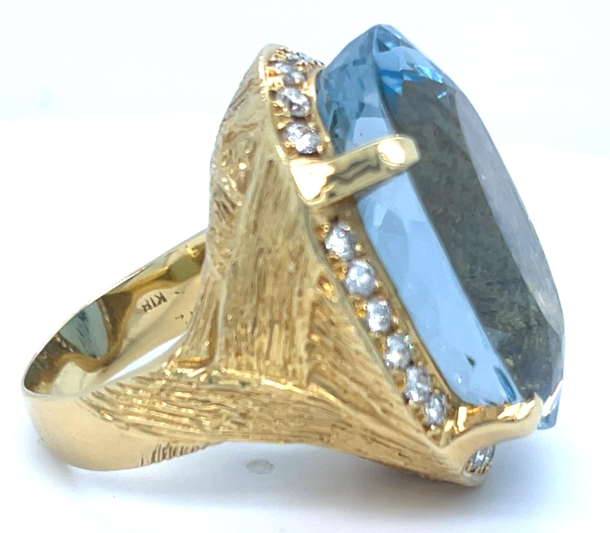 18k Yellow Gold Oval 72.19 ct Aquamarine Ring with Appx 1 ct Diamond Size 7.75 For Sale 1