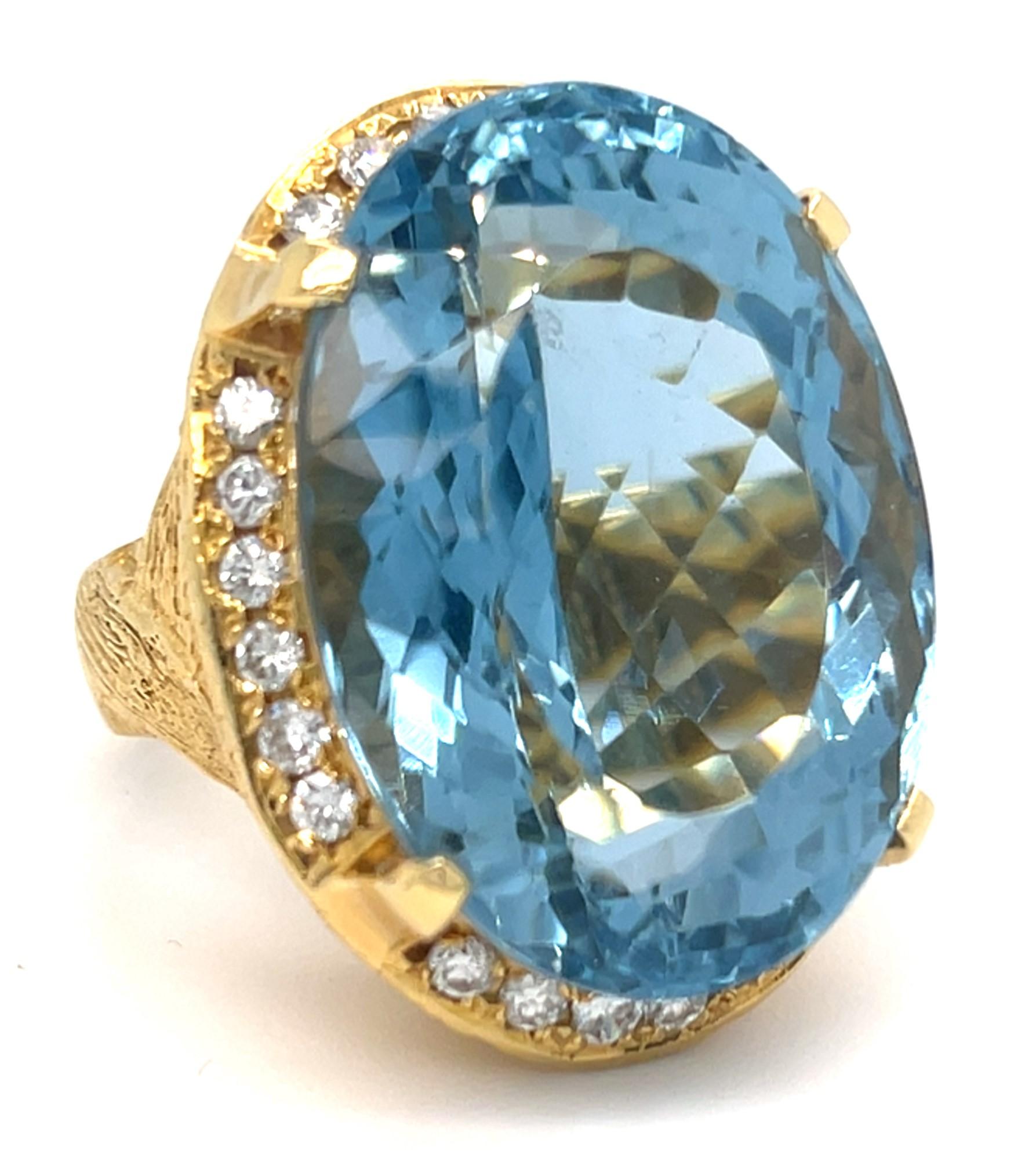 18k Yellow Gold Oval 72.19 ct Aquamarine Ring with Appx 1 ct Diamond Size 7.75 For Sale 2