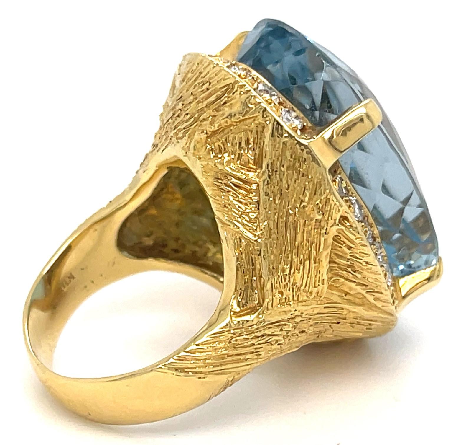 18k Yellow Gold Oval 72.19 ct Aquamarine Ring with Appx 1 ct Diamond Size 7.75 For Sale 3