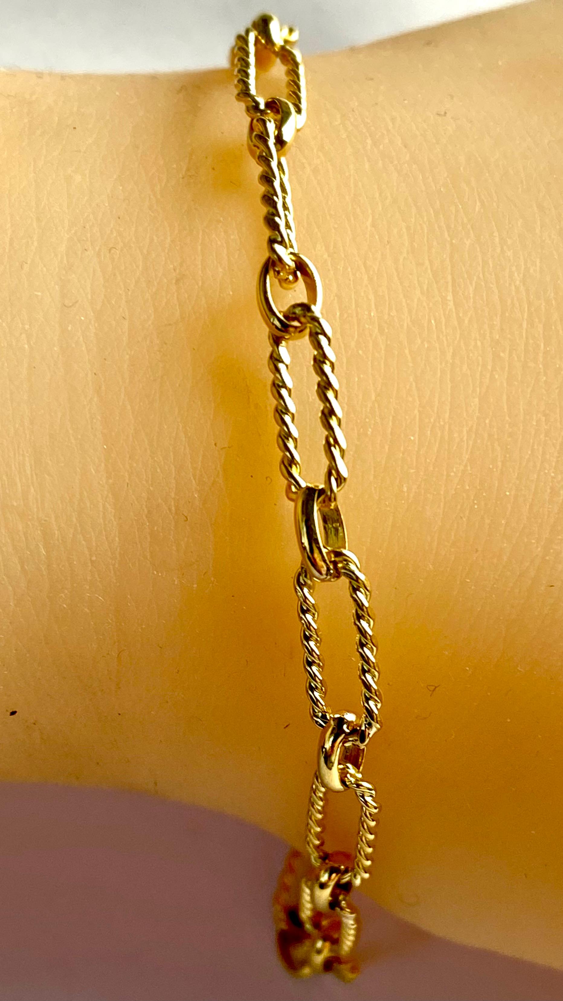 Contemporary 18K Yellow Gold Oval Beaded Link Bracelet For Sale