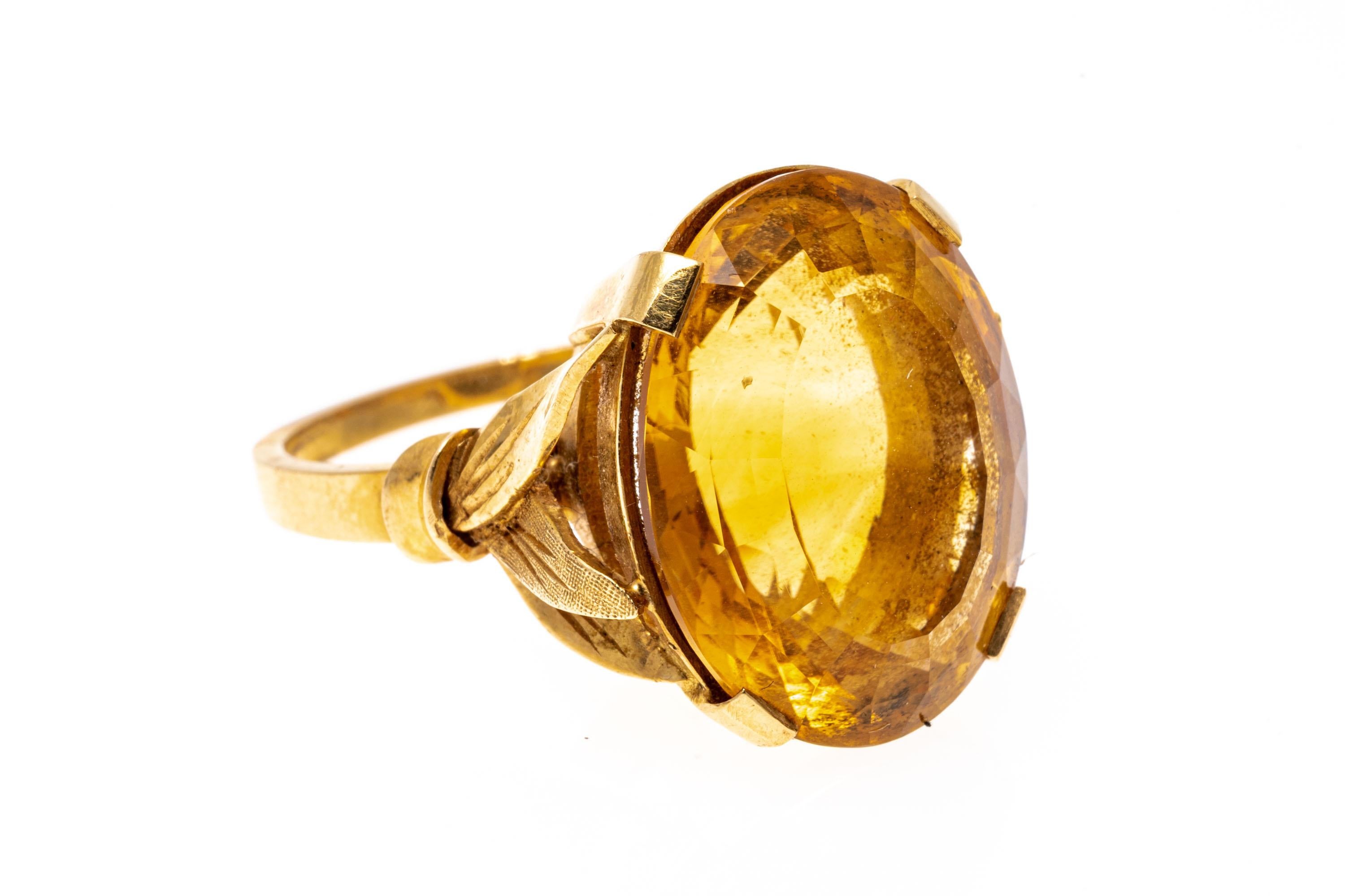 Rétro Bague or jaune 18 carats avec citrine ovale « App. 13,60 Cts » et feuillage en vente