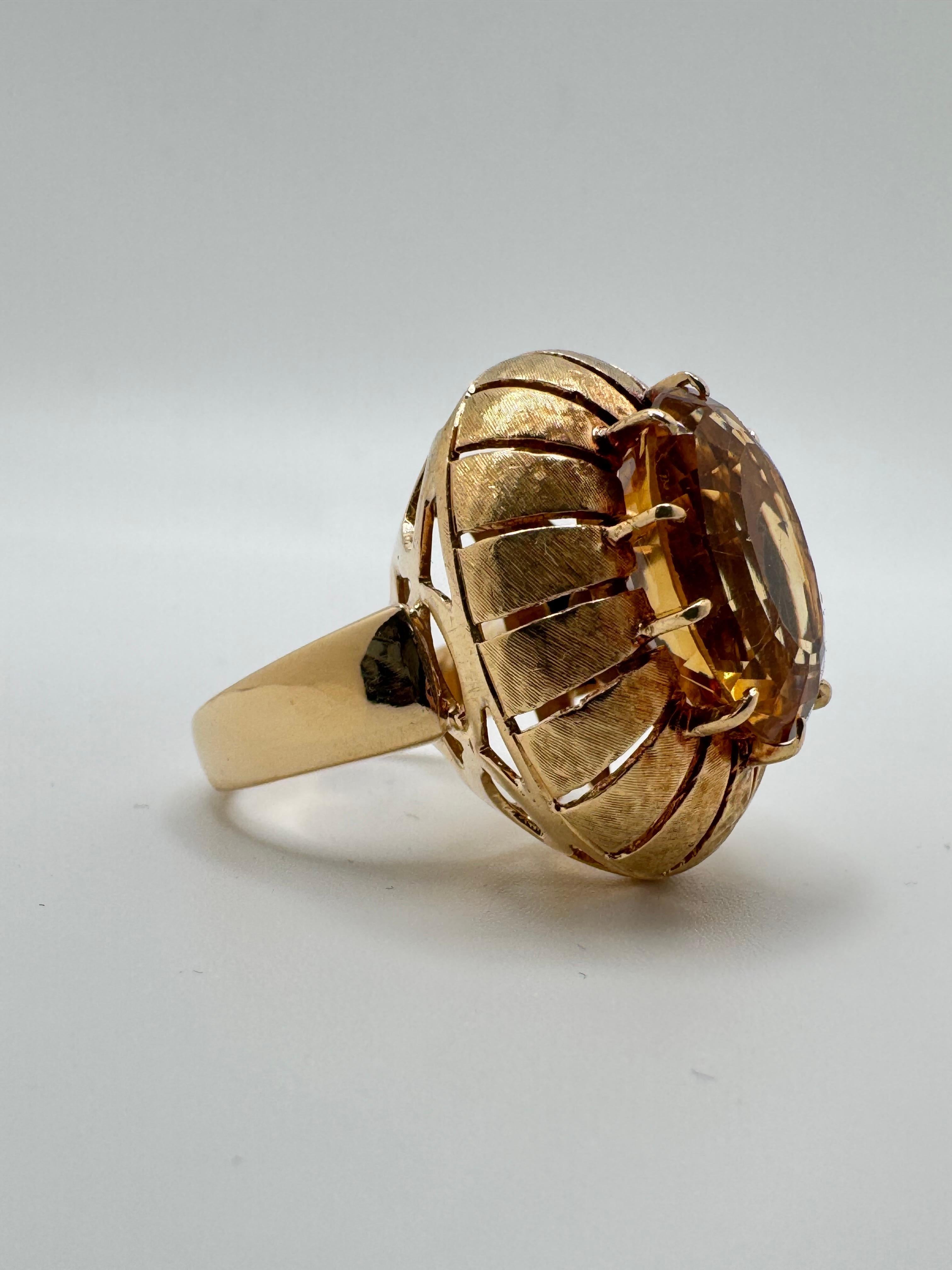 Art Déco 18K Yellow Gold Oval Citrine Free-Form Statement Ring – Size 6.25” in vendita