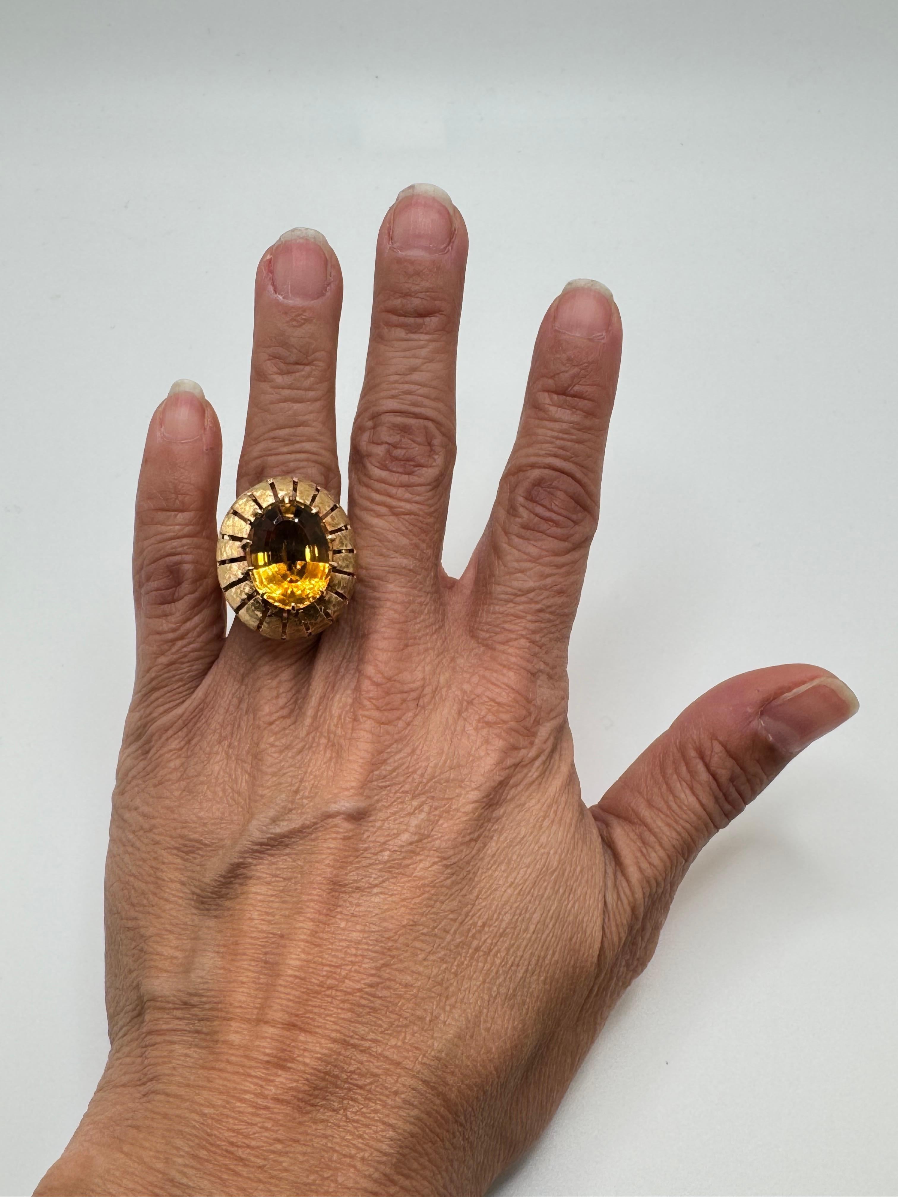 18K Yellow Gold Oval Citrine Free-Form Statement Ring – Size 6.25” in vendita 3