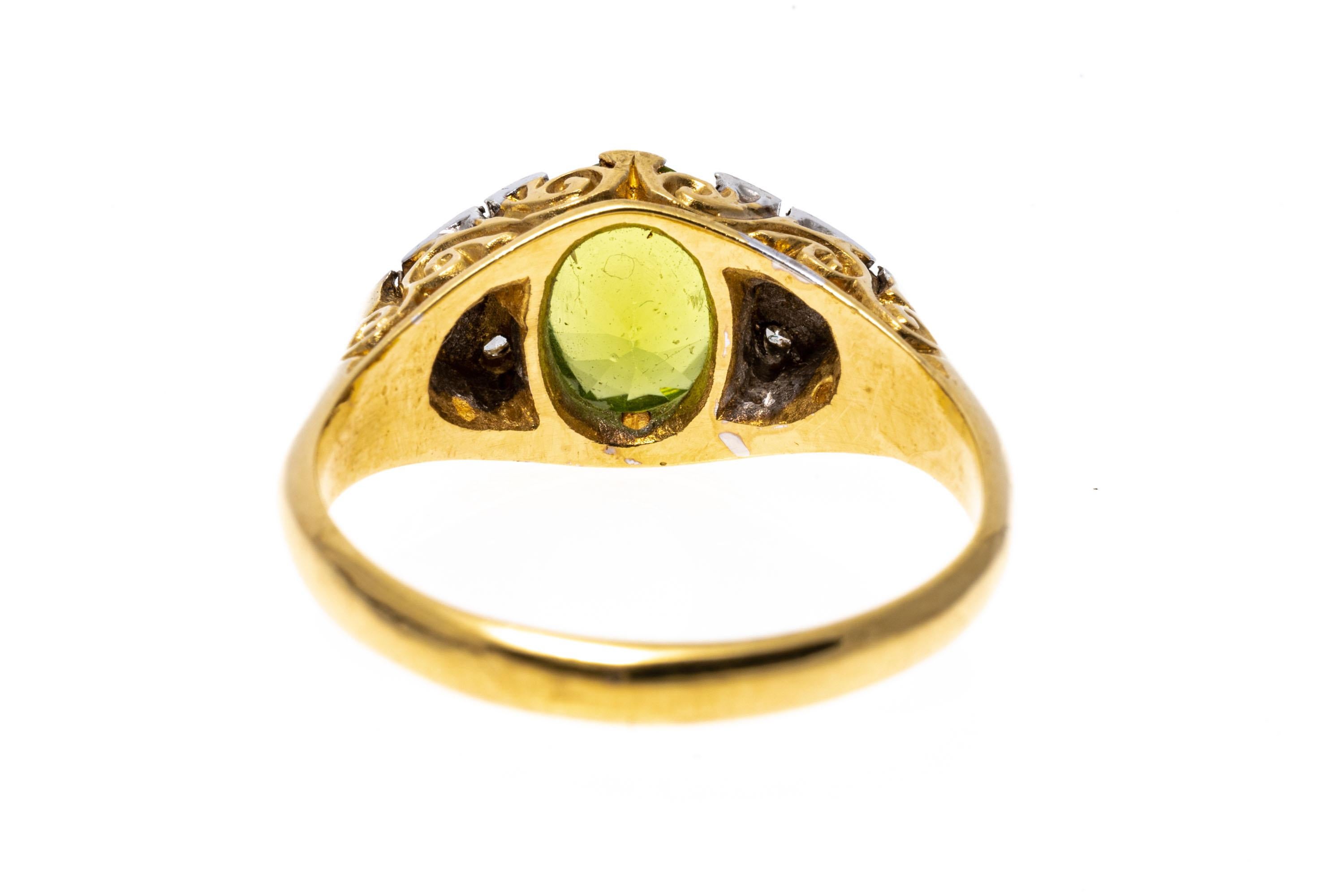 18k Yellow Gold Oval Classic Peridot And Diamond Ring In Good Condition For Sale In Southport, CT