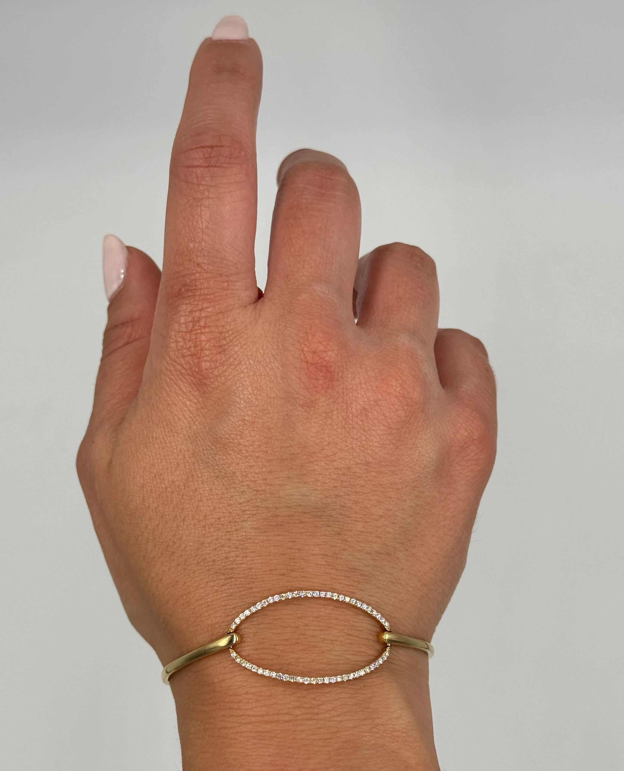Taille ronde Bracelet en or jaune 18K avec diamant ovale en vente