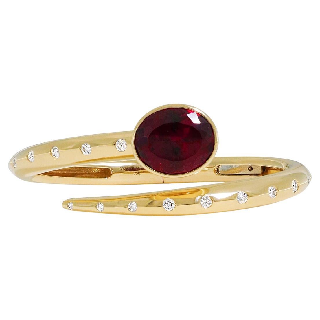 Bracelet bypass en or jaune 18 carats avec grenats ovales et diamants