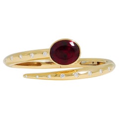 18 Karat Gelbgold Oval Granat und Diamant Bypass-Armband