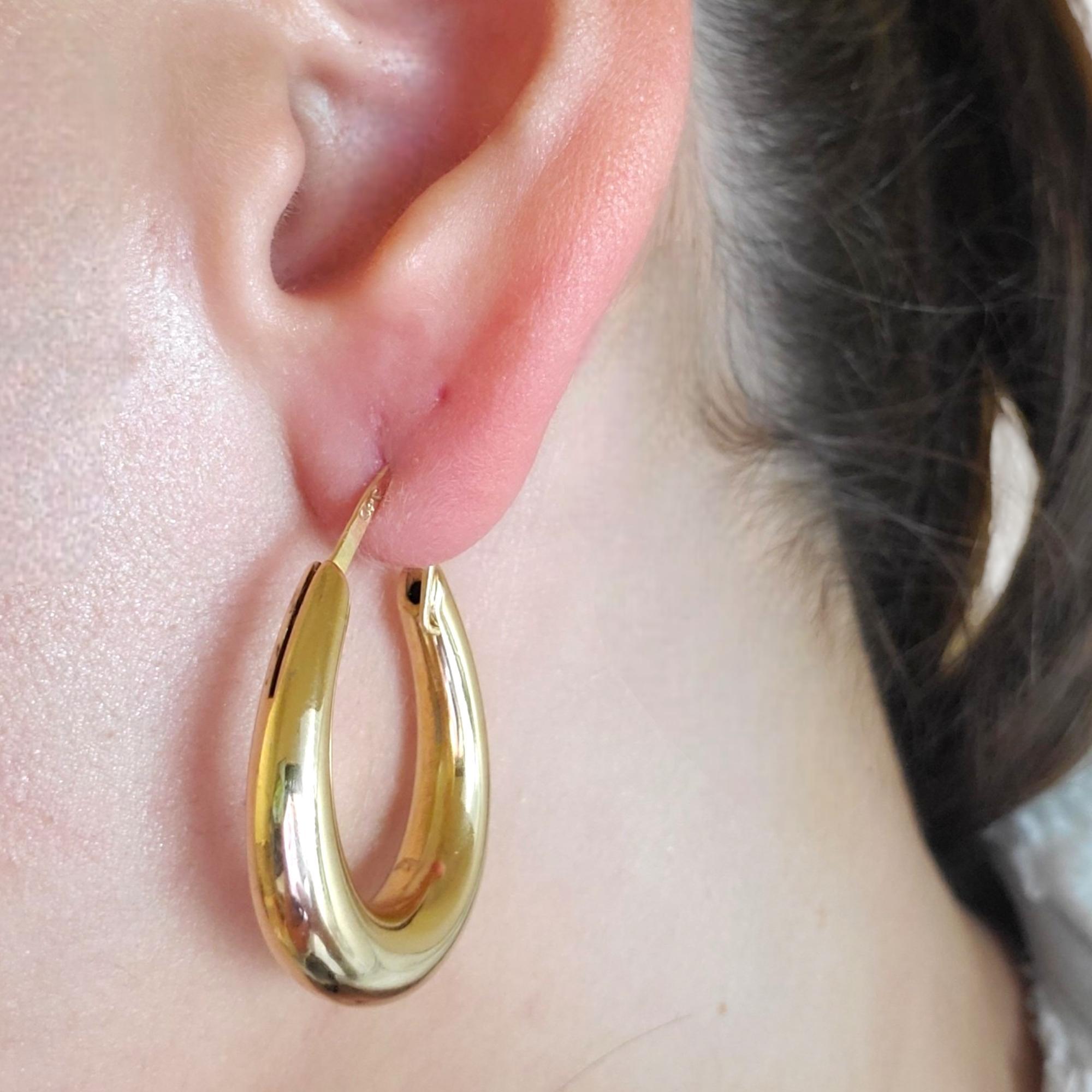 Créoles ovales en or jaune 18 carats n° 17864 en vente 1