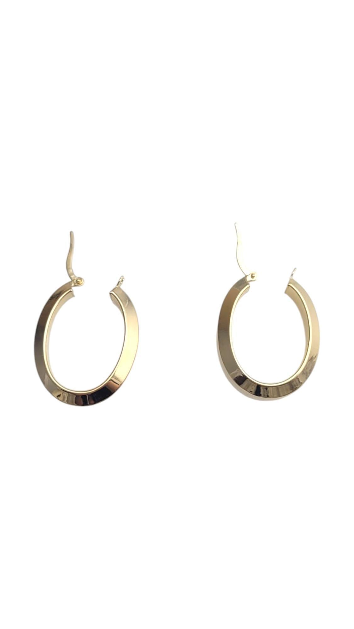 18K Yellow Gold Oval Hoop Earrings #21093 In Good Condition For Sale In Washington Depot, CT