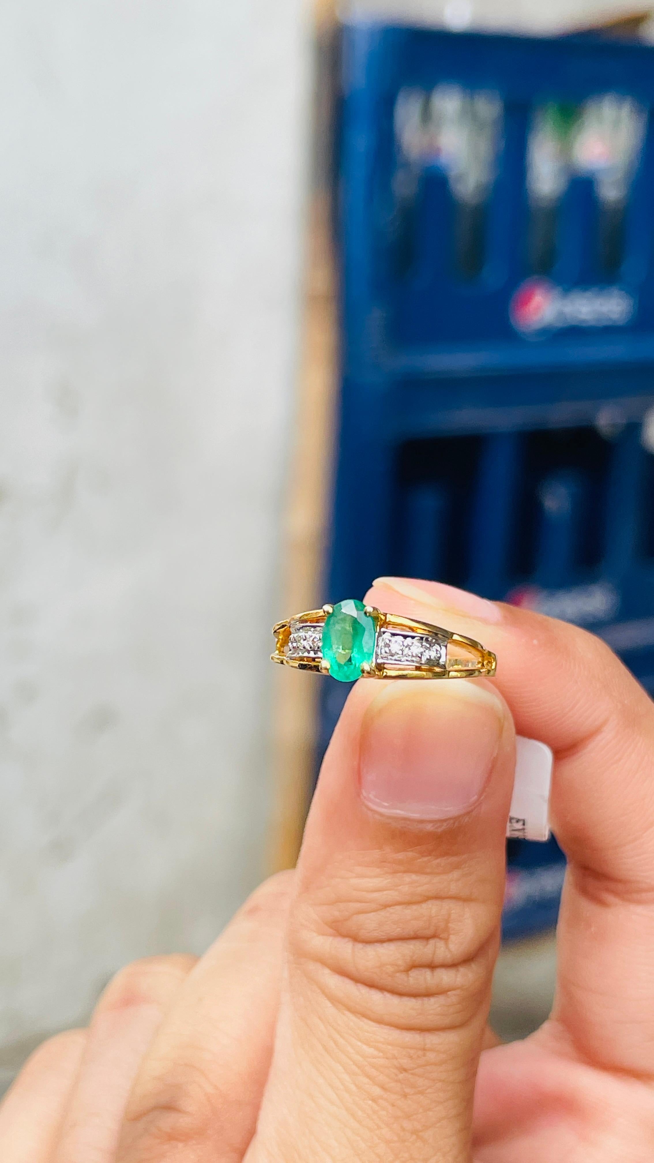 For Sale:  18K Yellow Gold Oval Shaped Emerald Ring with Diamonds 11