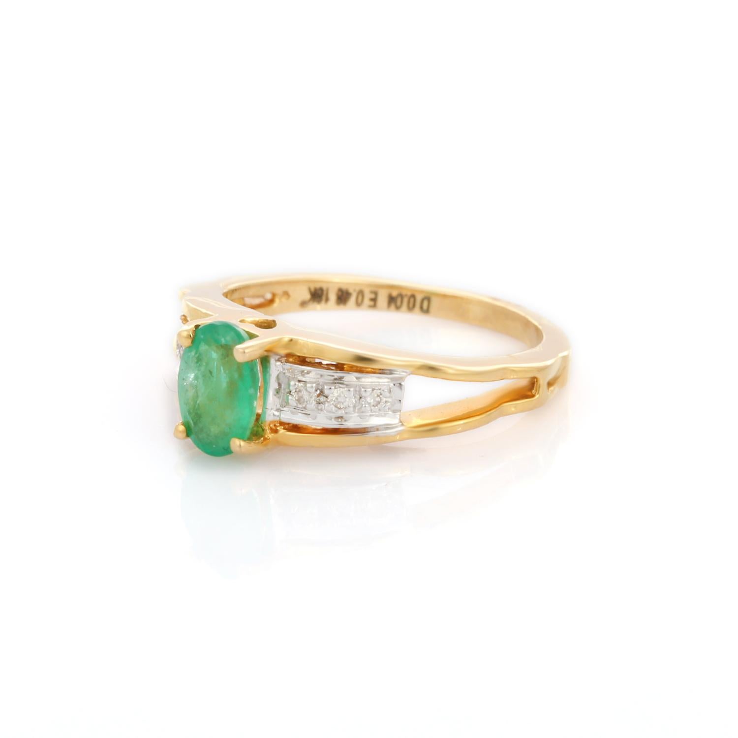 For Sale:  18K Yellow Gold Oval Shaped Emerald Ring with Diamonds 5