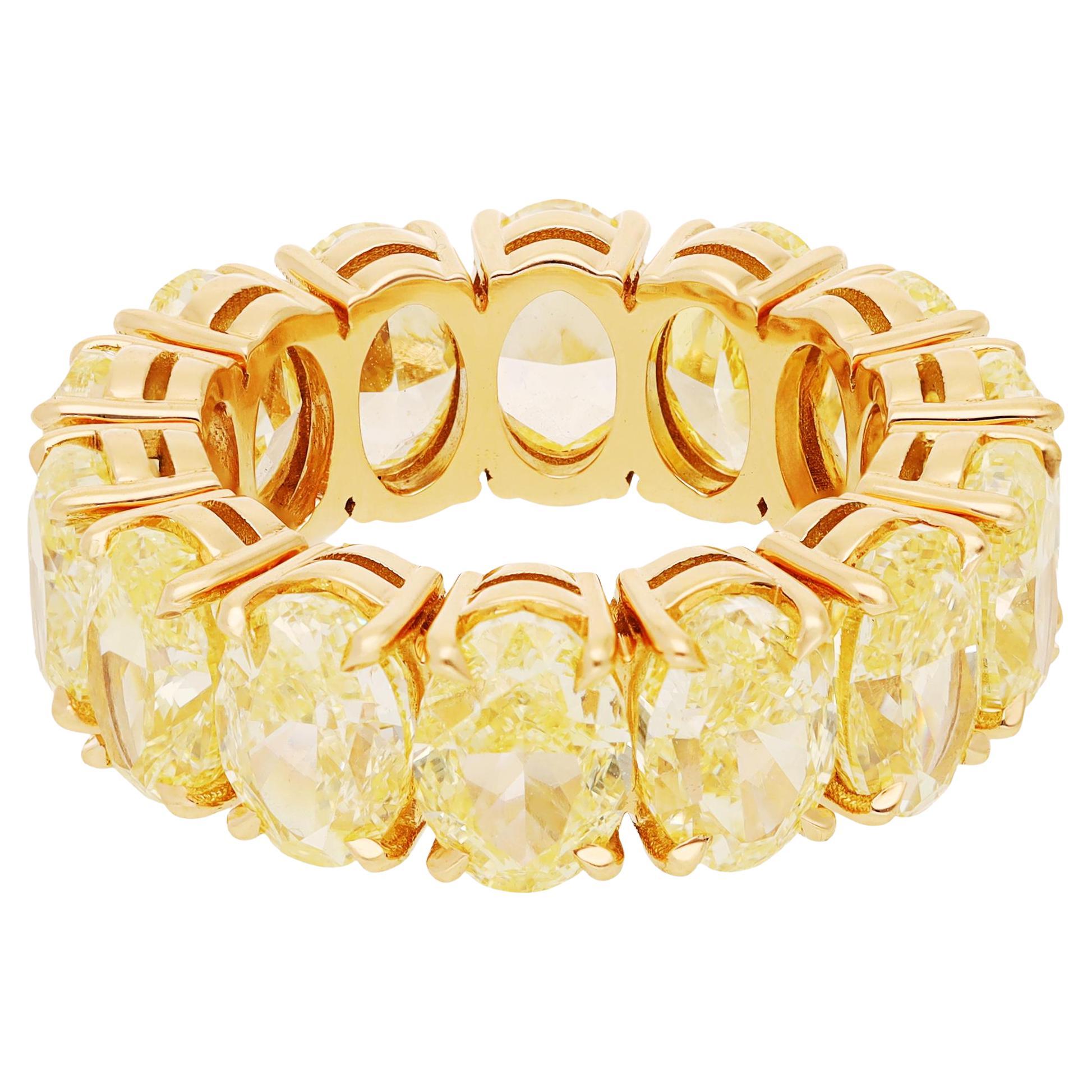 Anello nuziale in oro giallo 18K con diamante giallo fantasia a forma di ovale in vendita